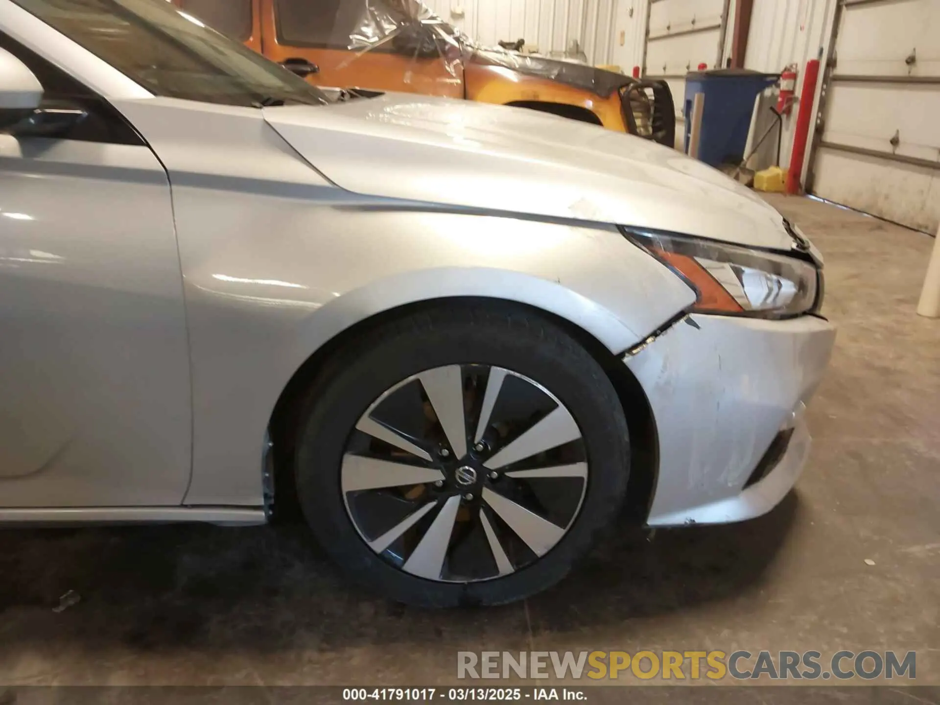 18 Photograph of a damaged car 1N4BL4EV9KC199746 NISSAN ALTIMA 2019