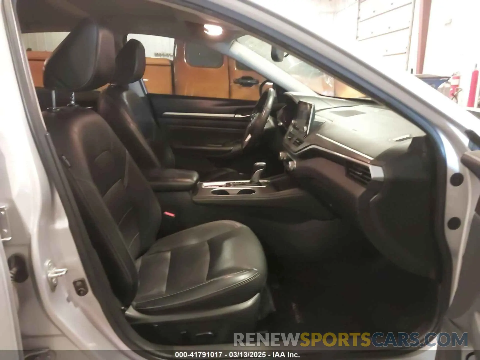5 Photograph of a damaged car 1N4BL4EV9KC199746 NISSAN ALTIMA 2019