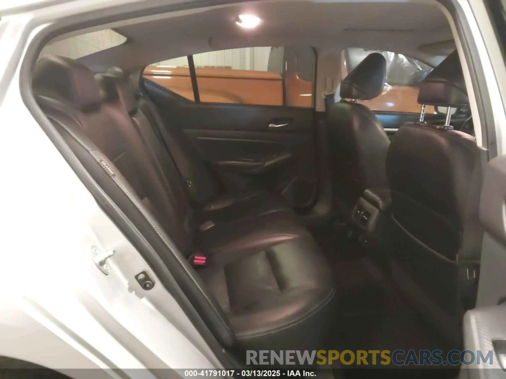 8 Photograph of a damaged car 1N4BL4EV9KC199746 NISSAN ALTIMA 2019