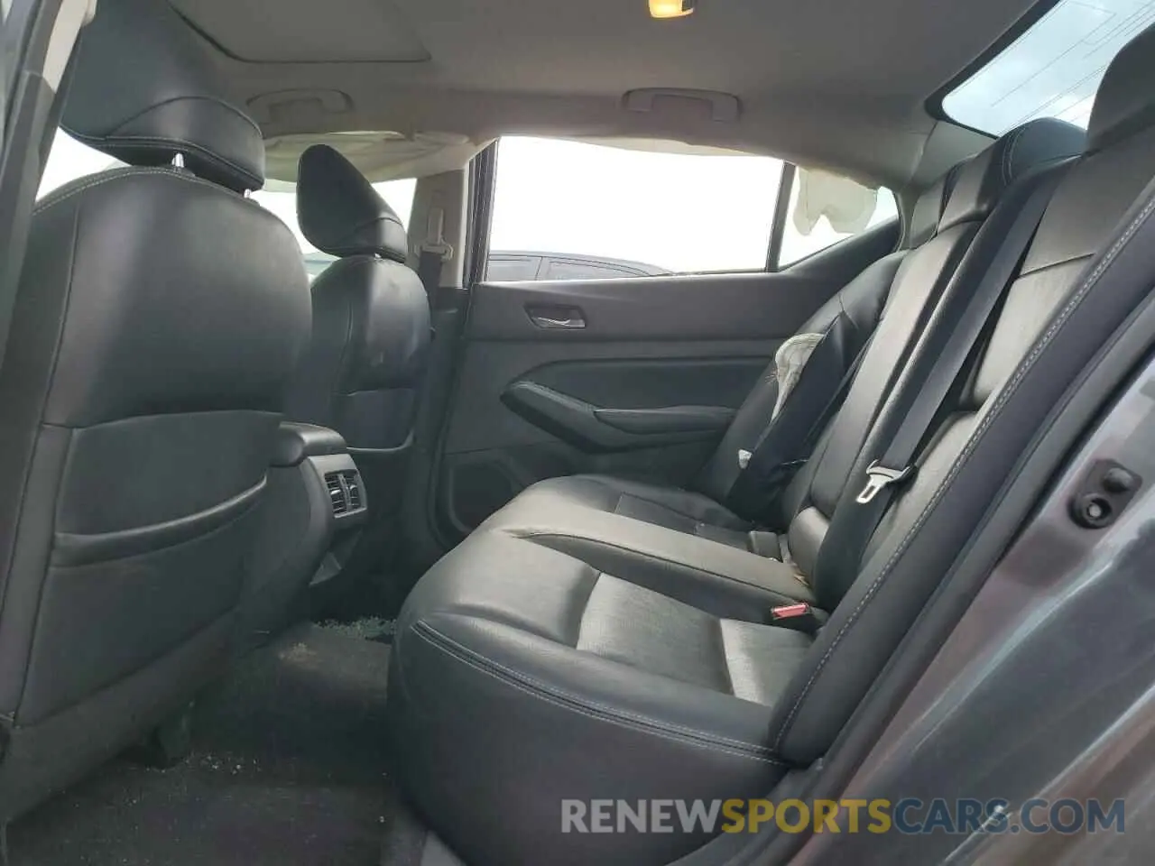 10 Photograph of a damaged car 1N4BL4EV9KC222314 NISSAN ALTIMA 2019