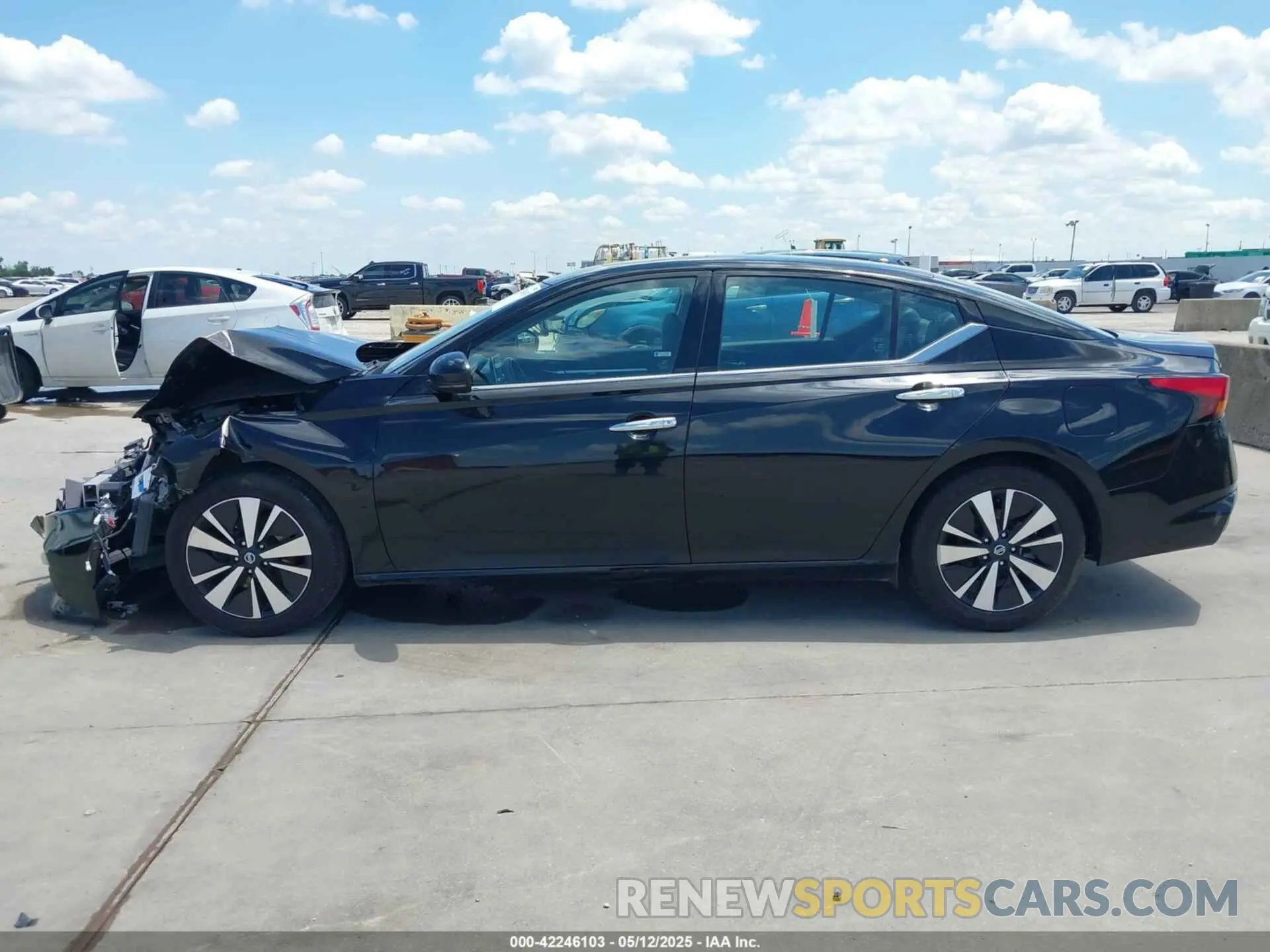 15 Photograph of a damaged car 1N4BL4EV9KC224015 NISSAN ALTIMA 2019