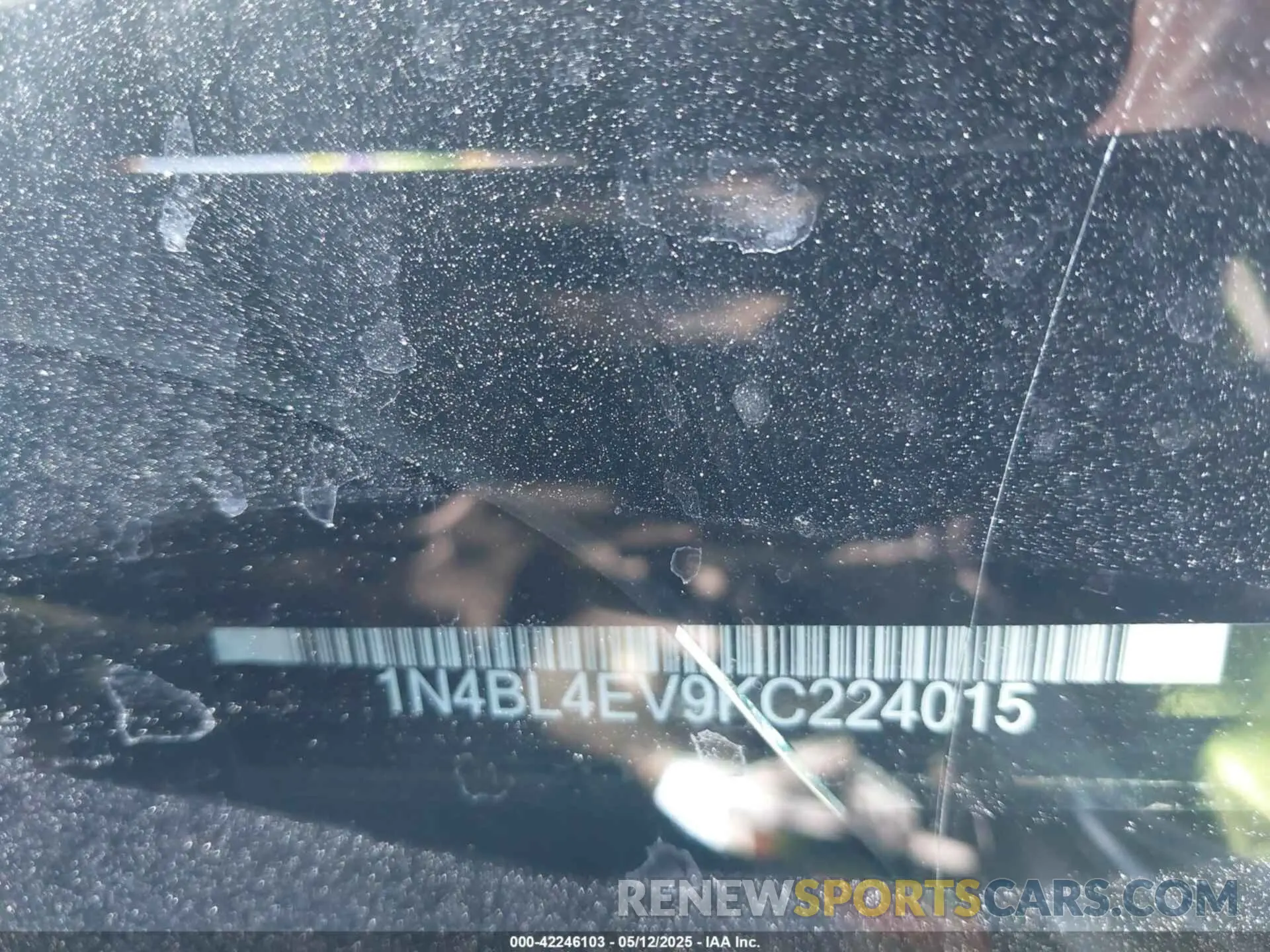 18 Photograph of a damaged car 1N4BL4EV9KC224015 NISSAN ALTIMA 2019