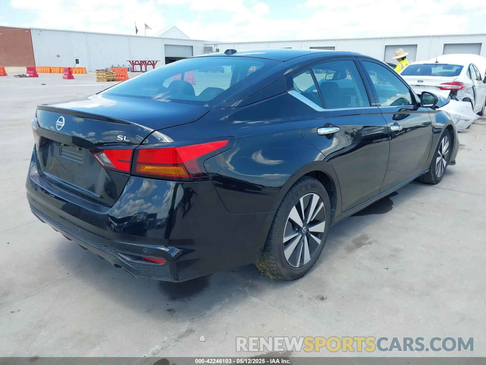 4 Photograph of a damaged car 1N4BL4EV9KC224015 NISSAN ALTIMA 2019