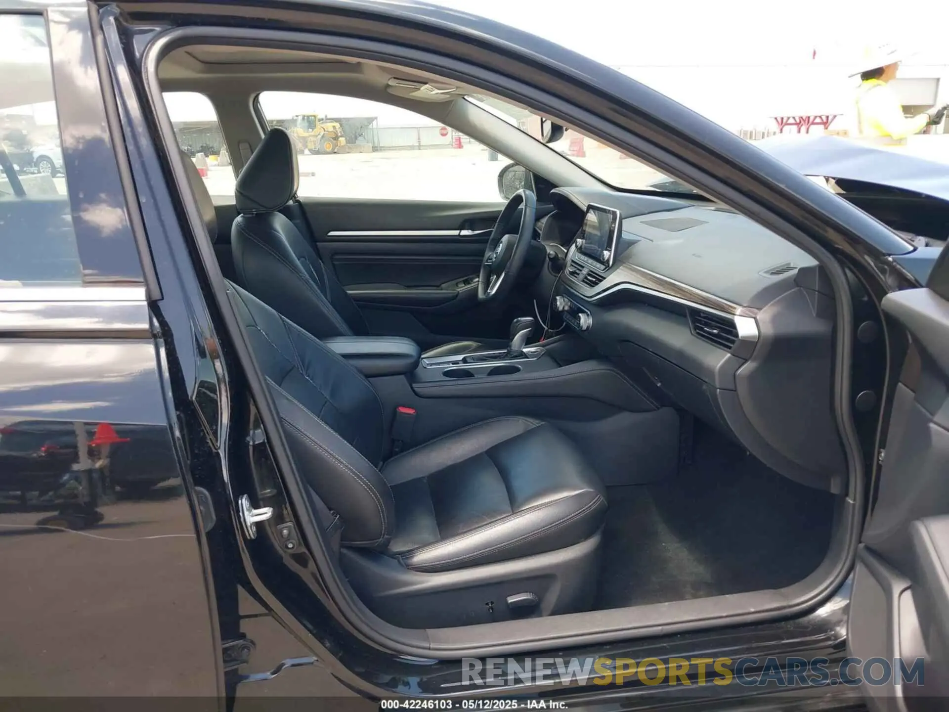 5 Photograph of a damaged car 1N4BL4EV9KC224015 NISSAN ALTIMA 2019