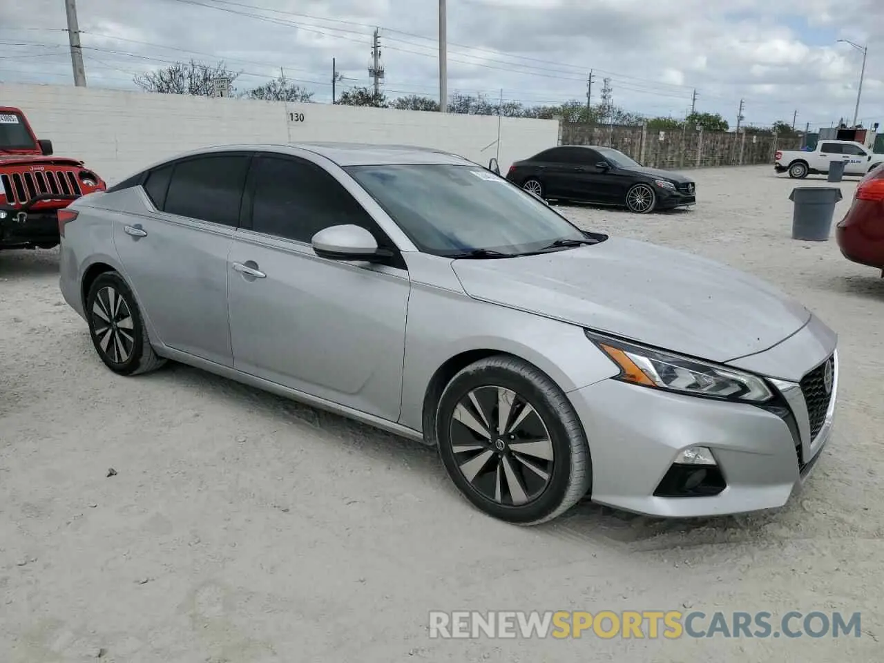 4 Photograph of a damaged car 1N4BL4EV9KC232244 NISSAN ALTIMA 2019
