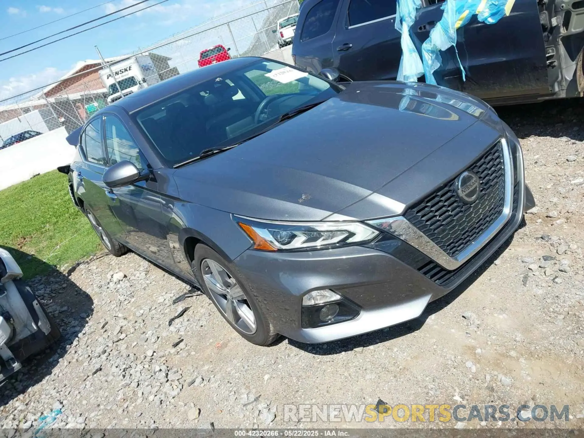 1 Photograph of a damaged car 1N4BL4EVXKC152466 NISSAN ALTIMA 2019