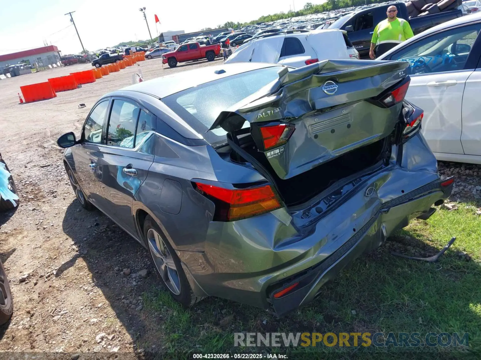 3 Photograph of a damaged car 1N4BL4EVXKC152466 NISSAN ALTIMA 2019