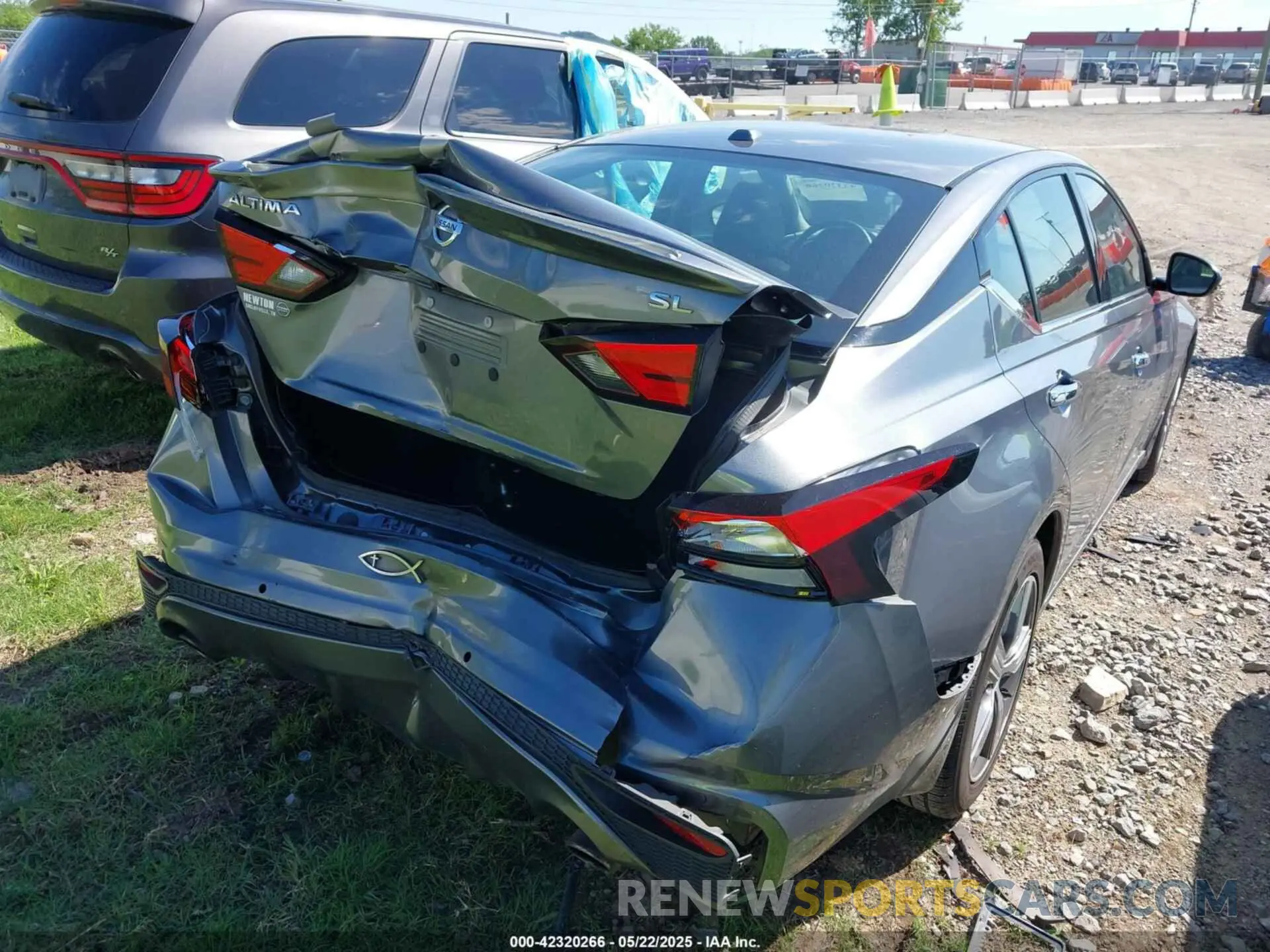 4 Photograph of a damaged car 1N4BL4EVXKC152466 NISSAN ALTIMA 2019