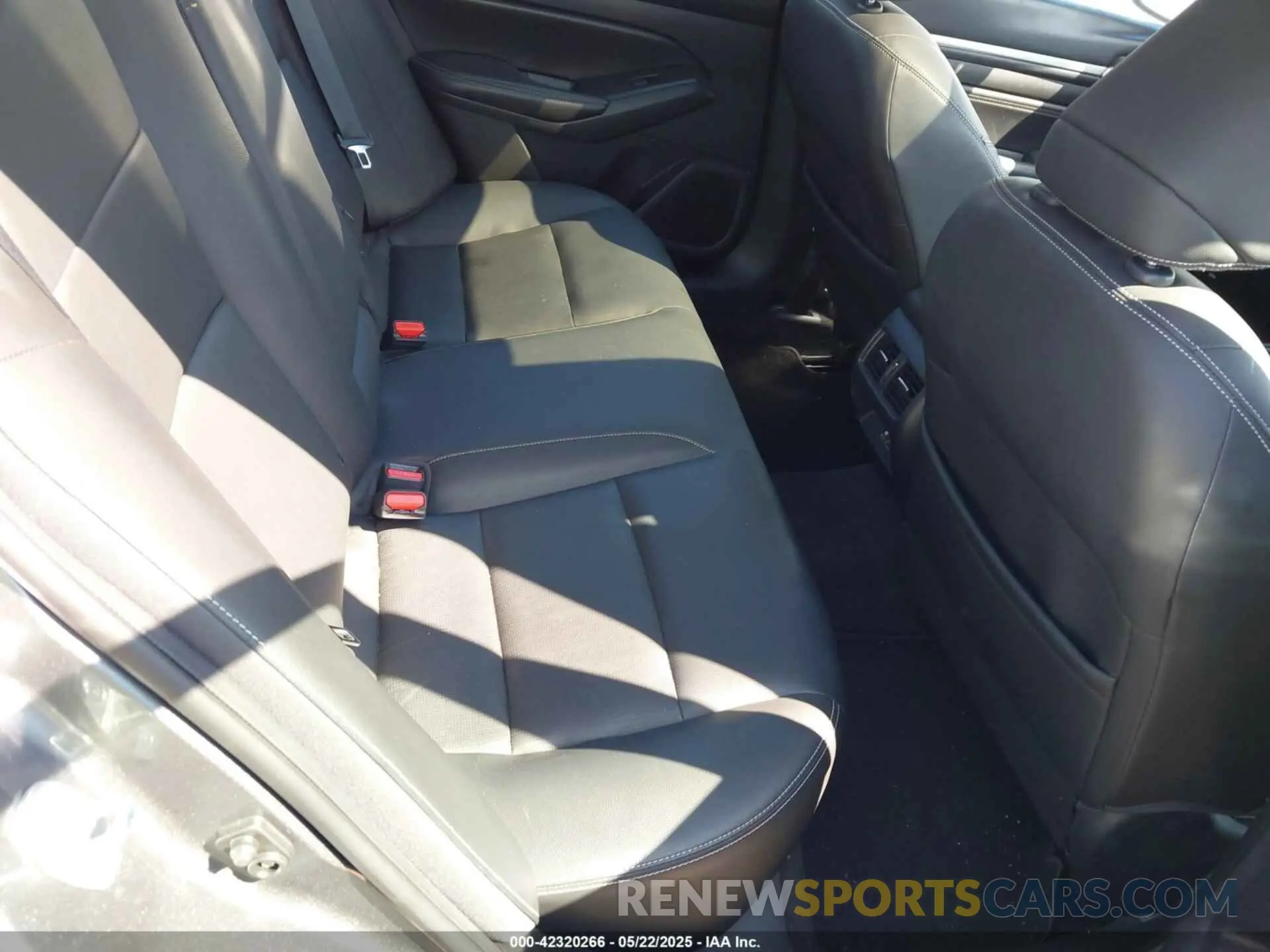 8 Photograph of a damaged car 1N4BL4EVXKC152466 NISSAN ALTIMA 2019