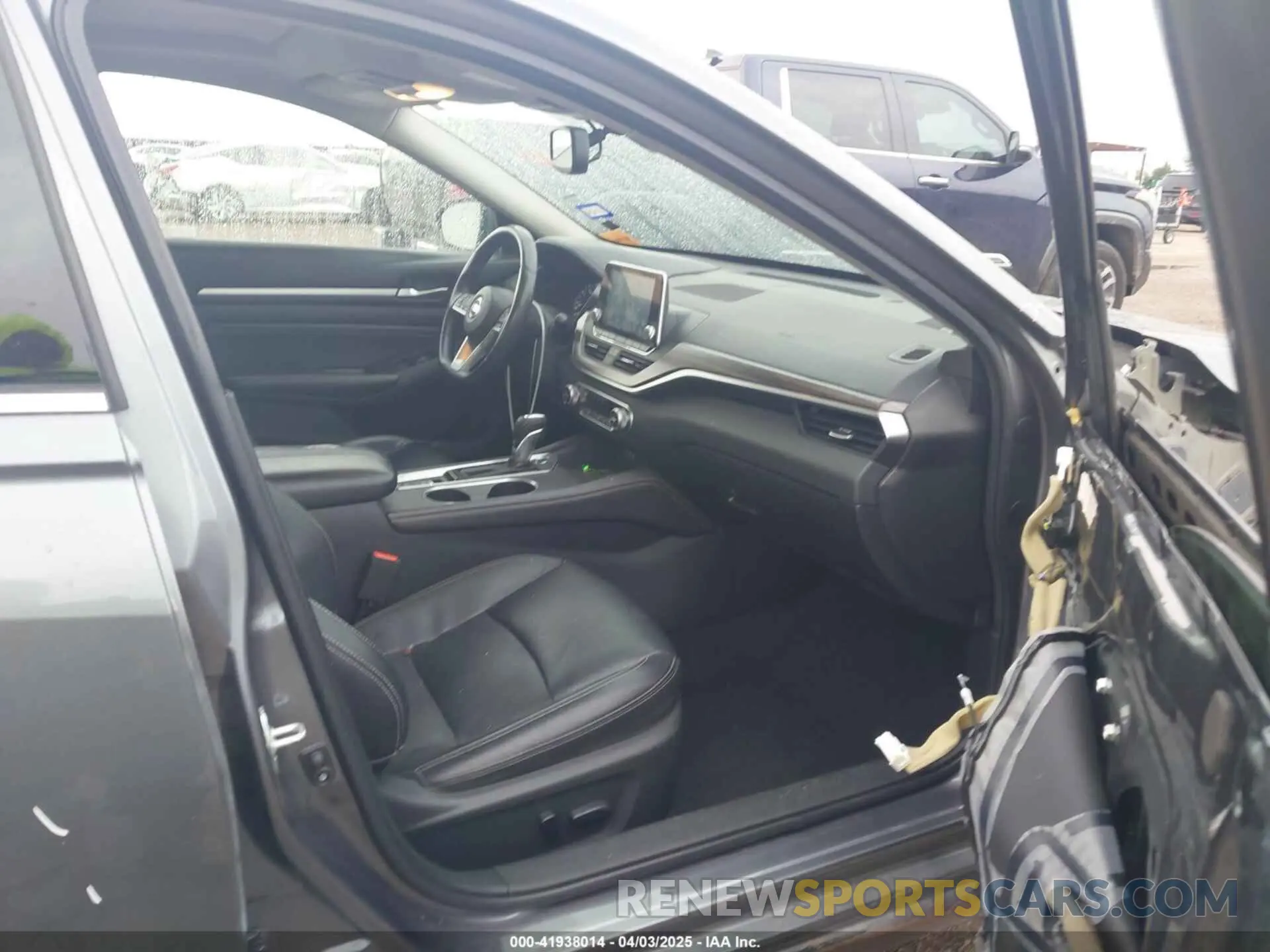 5 Photograph of a damaged car 1N4BL4EVXKC176718 NISSAN ALTIMA 2019