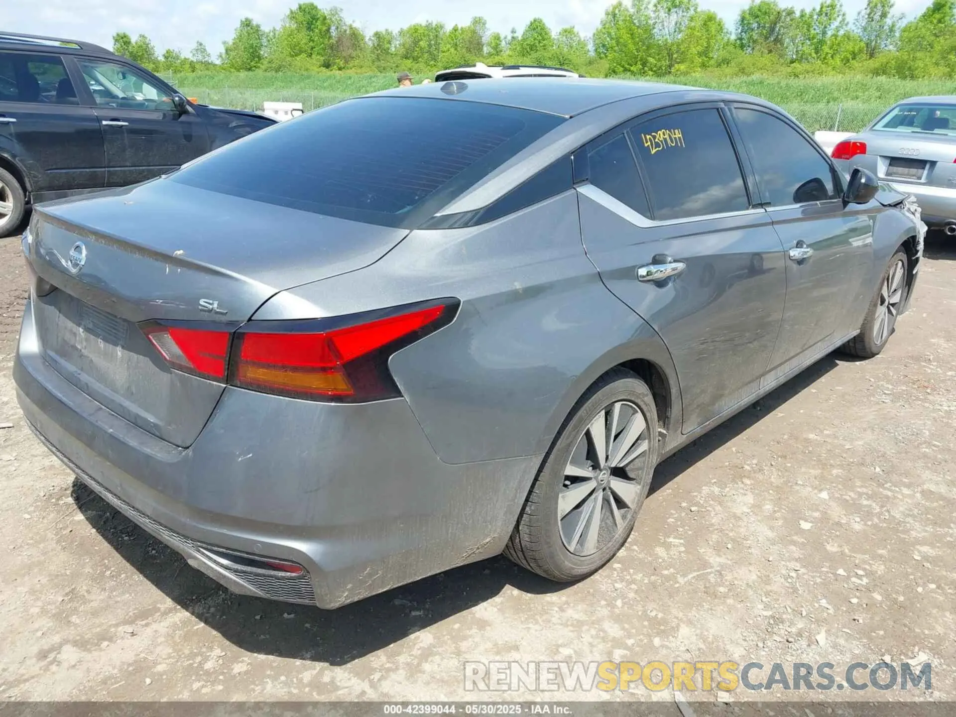4 Photograph of a damaged car 1N4BL4EVXKC183233 NISSAN ALTIMA 2019