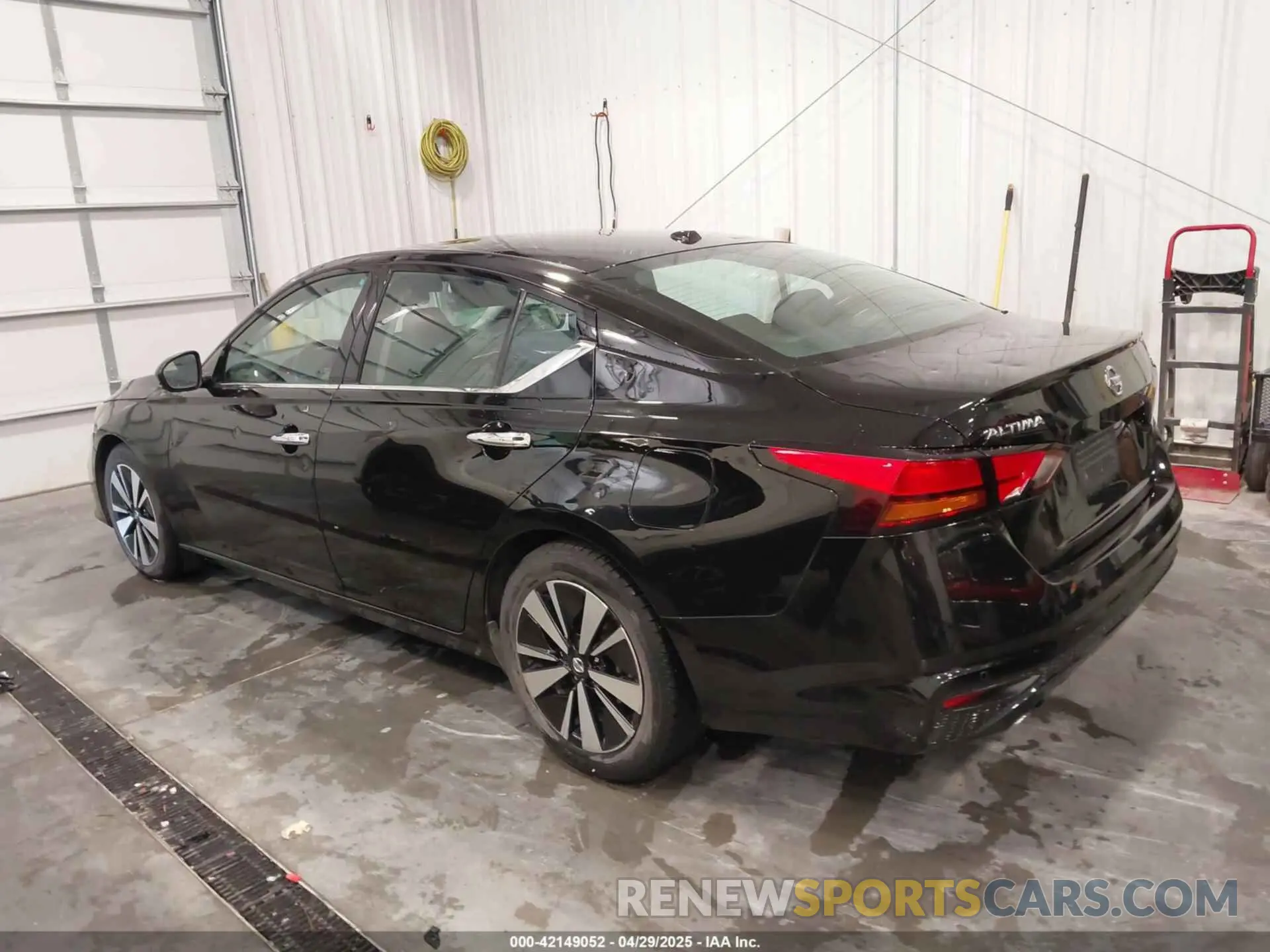 3 Photograph of a damaged car 1N4BL4EVXKC197312 NISSAN ALTIMA 2019