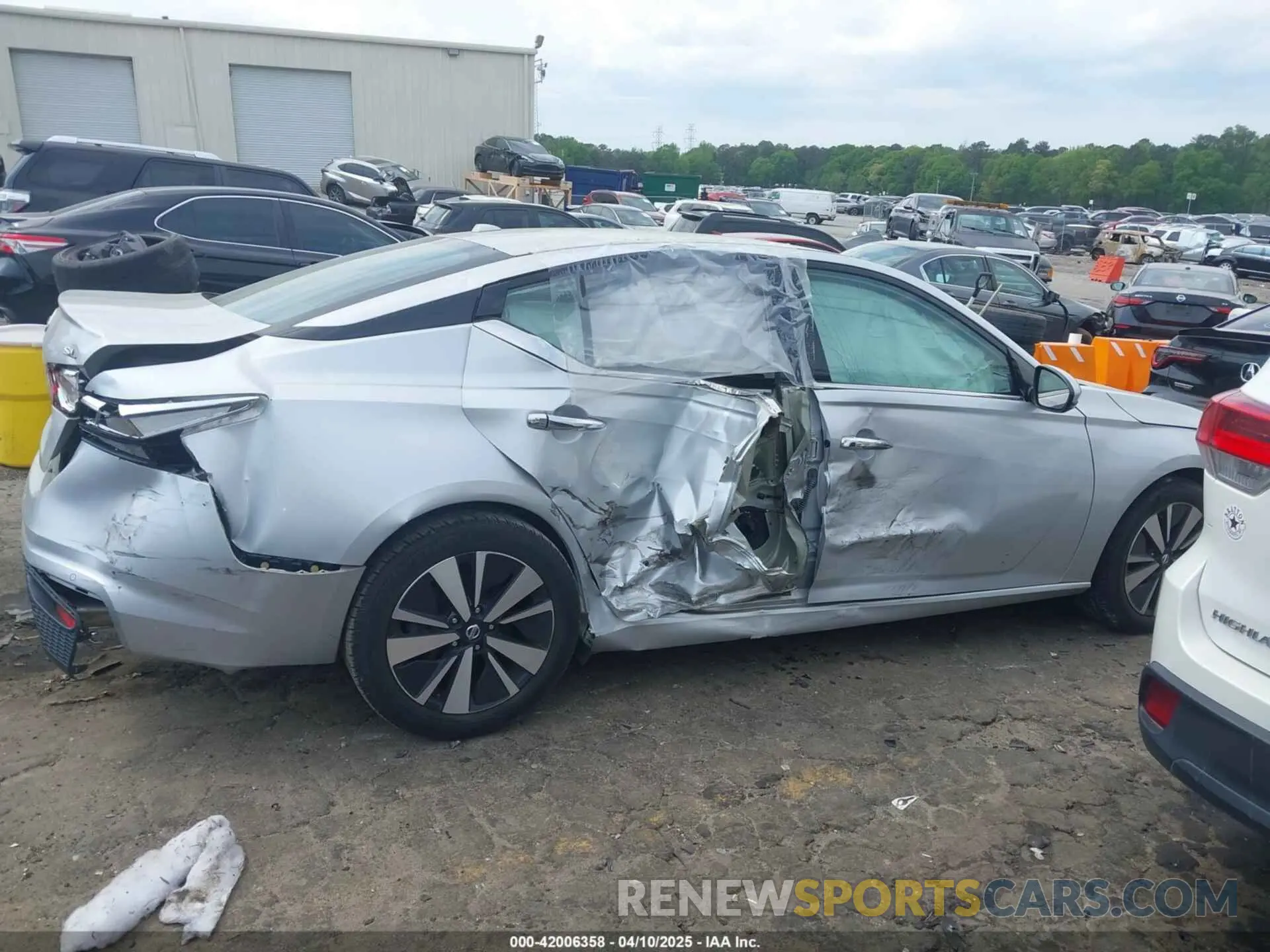 13 Photograph of a damaged car 1N4BL4EVXKC198198 NISSAN ALTIMA 2019