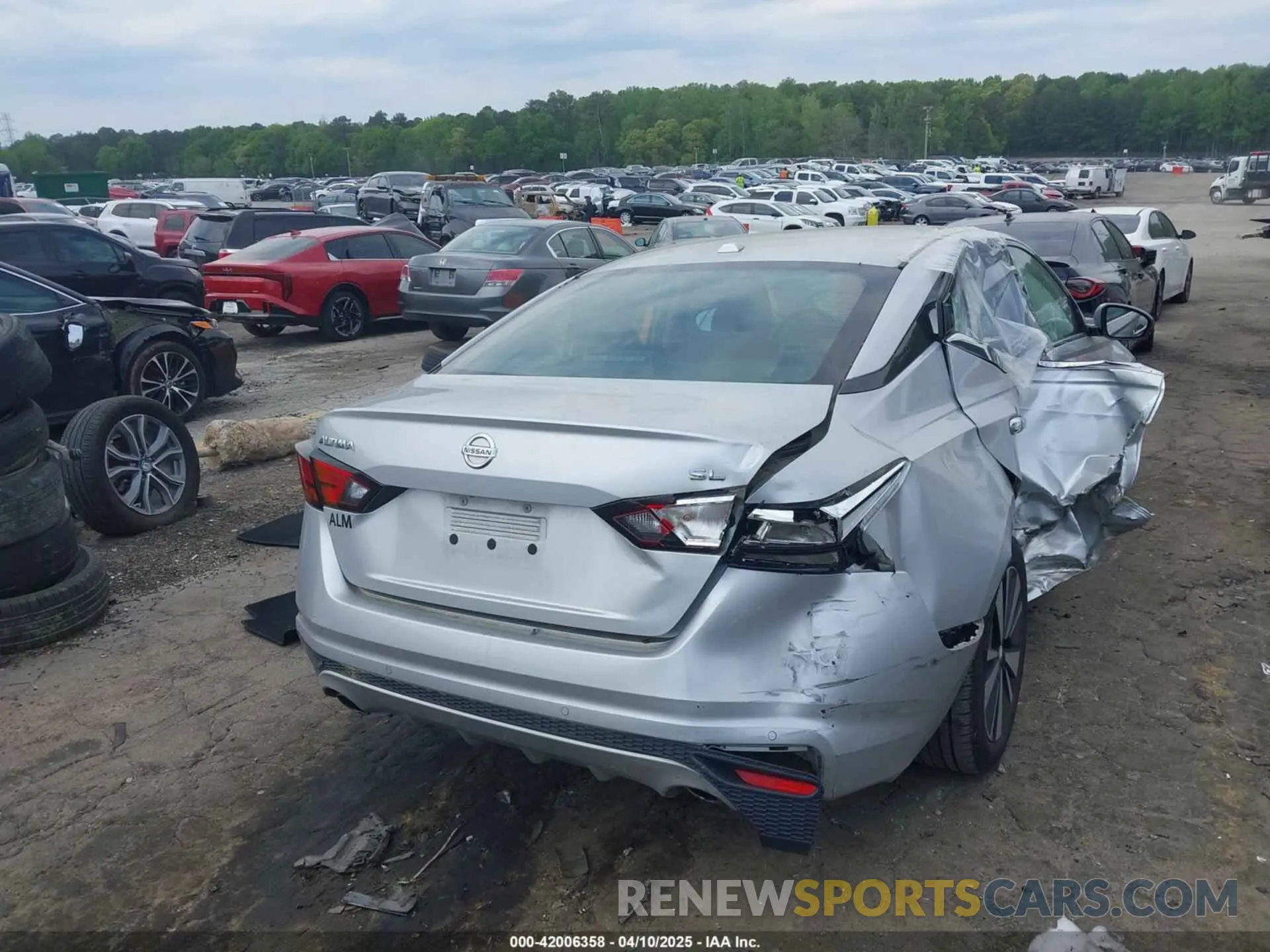 4 Photograph of a damaged car 1N4BL4EVXKC198198 NISSAN ALTIMA 2019