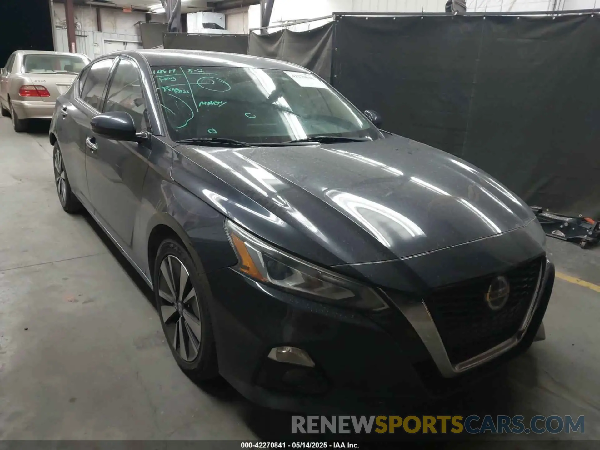 1 Photograph of a damaged car 1N4BL4EVXKC240546 NISSAN ALTIMA 2019