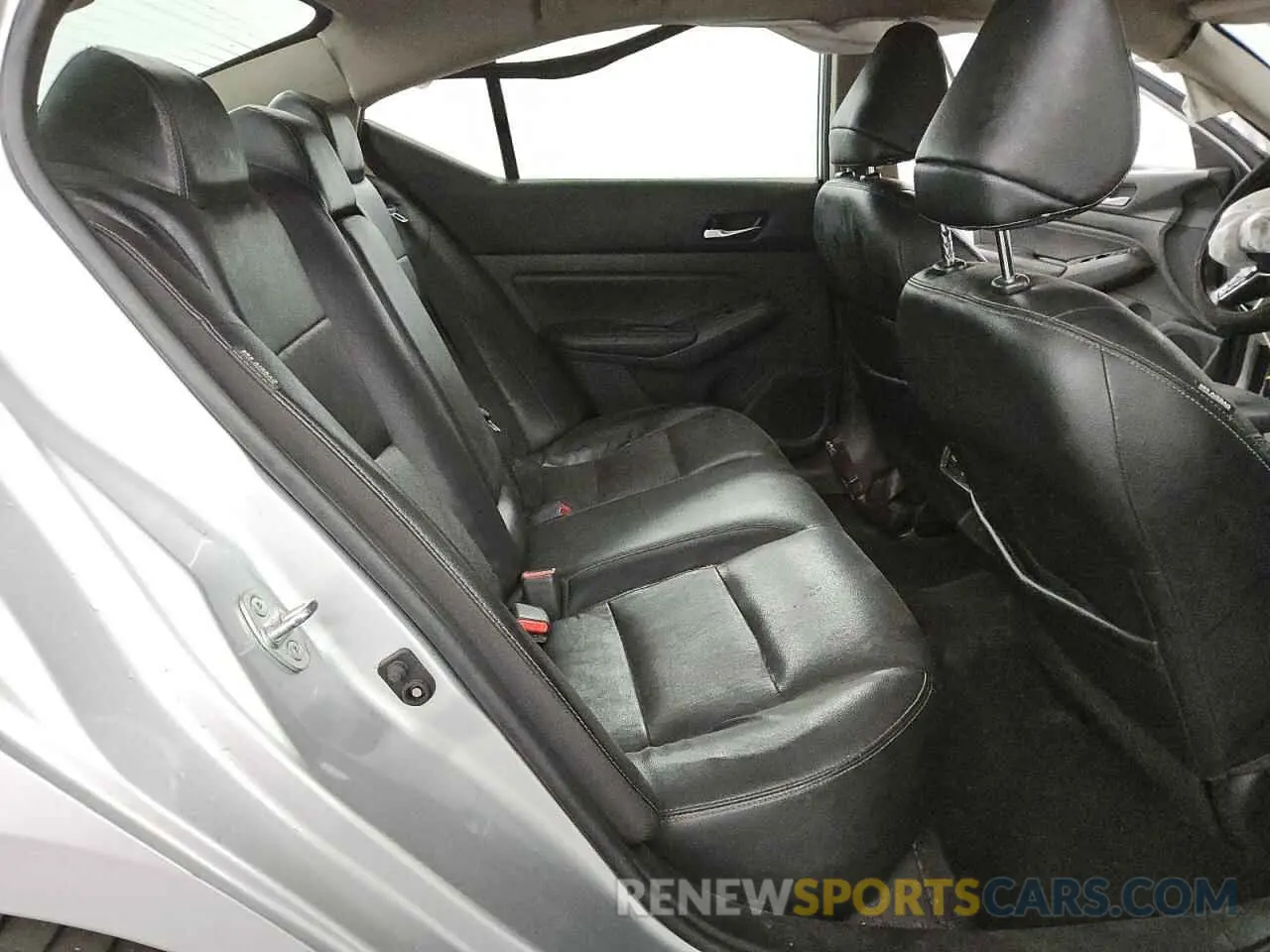 10 Photograph of a damaged car 1N4BL4EVXKC244466 NISSAN ALTIMA 2019