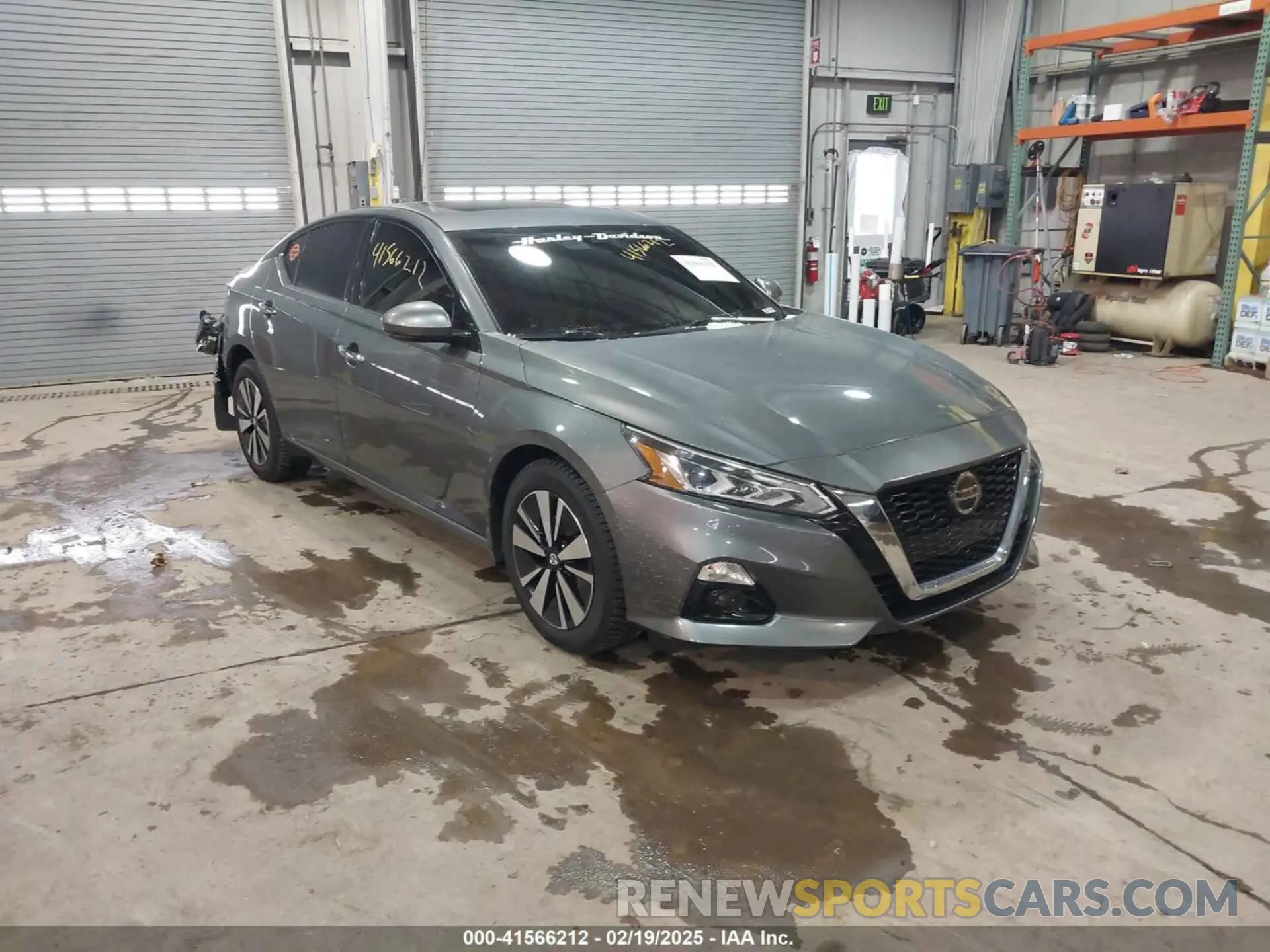 1 Photograph of a damaged car 1N4BL4EW0KC132574 NISSAN ALTIMA 2019