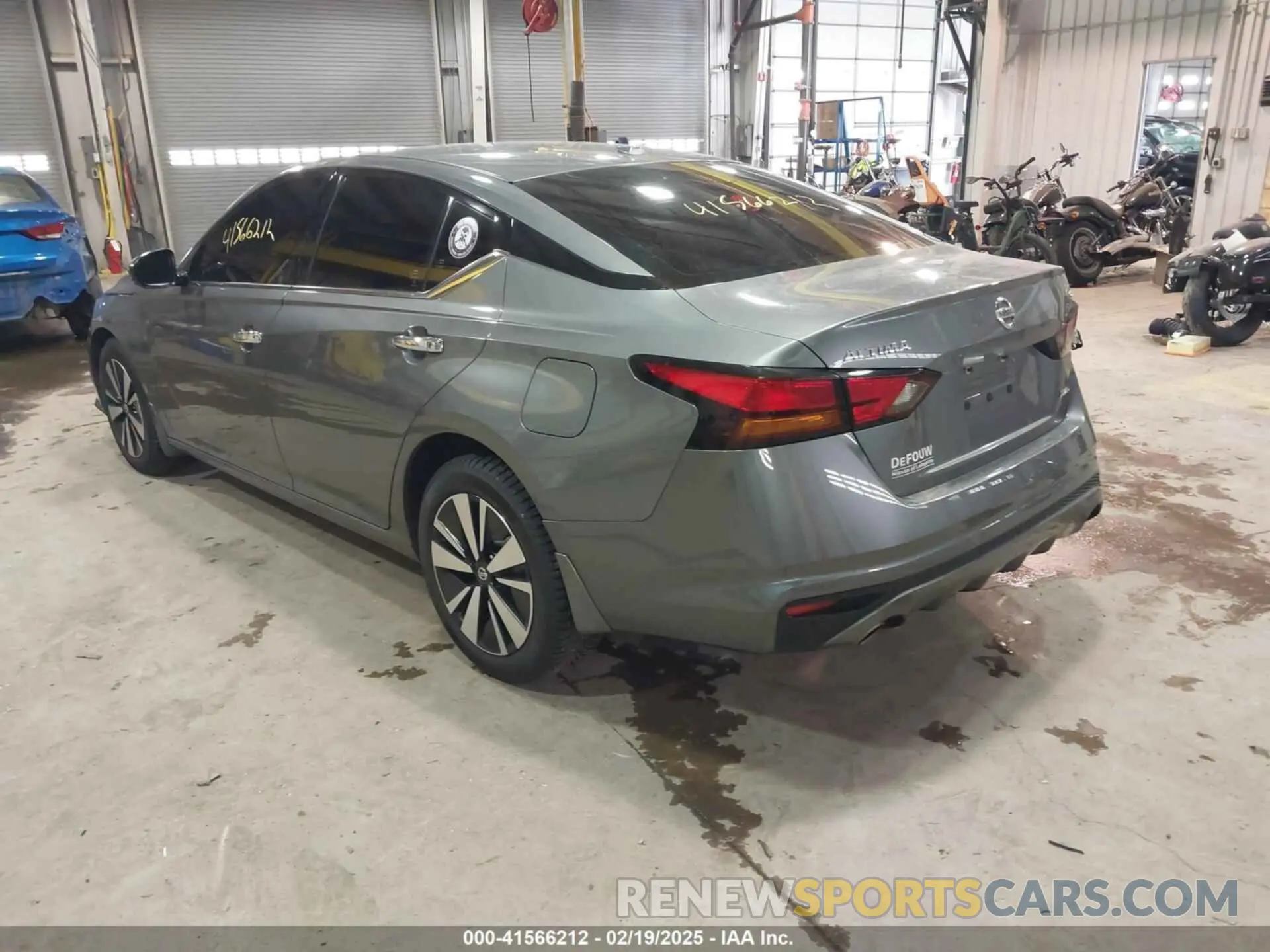 3 Photograph of a damaged car 1N4BL4EW0KC132574 NISSAN ALTIMA 2019