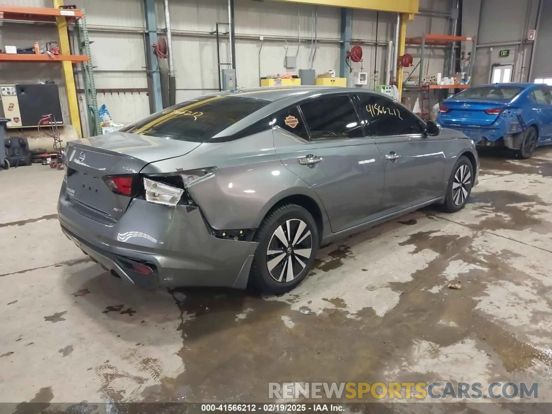 4 Photograph of a damaged car 1N4BL4EW0KC132574 NISSAN ALTIMA 2019