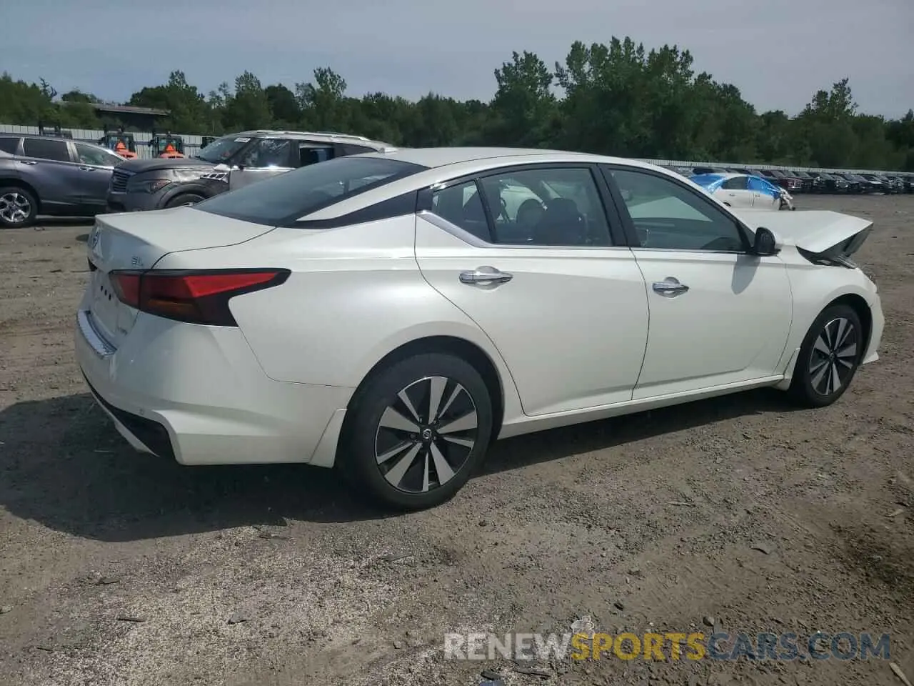 3 Photograph of a damaged car 1N4BL4EW0KC185775 NISSAN ALTIMA 2019