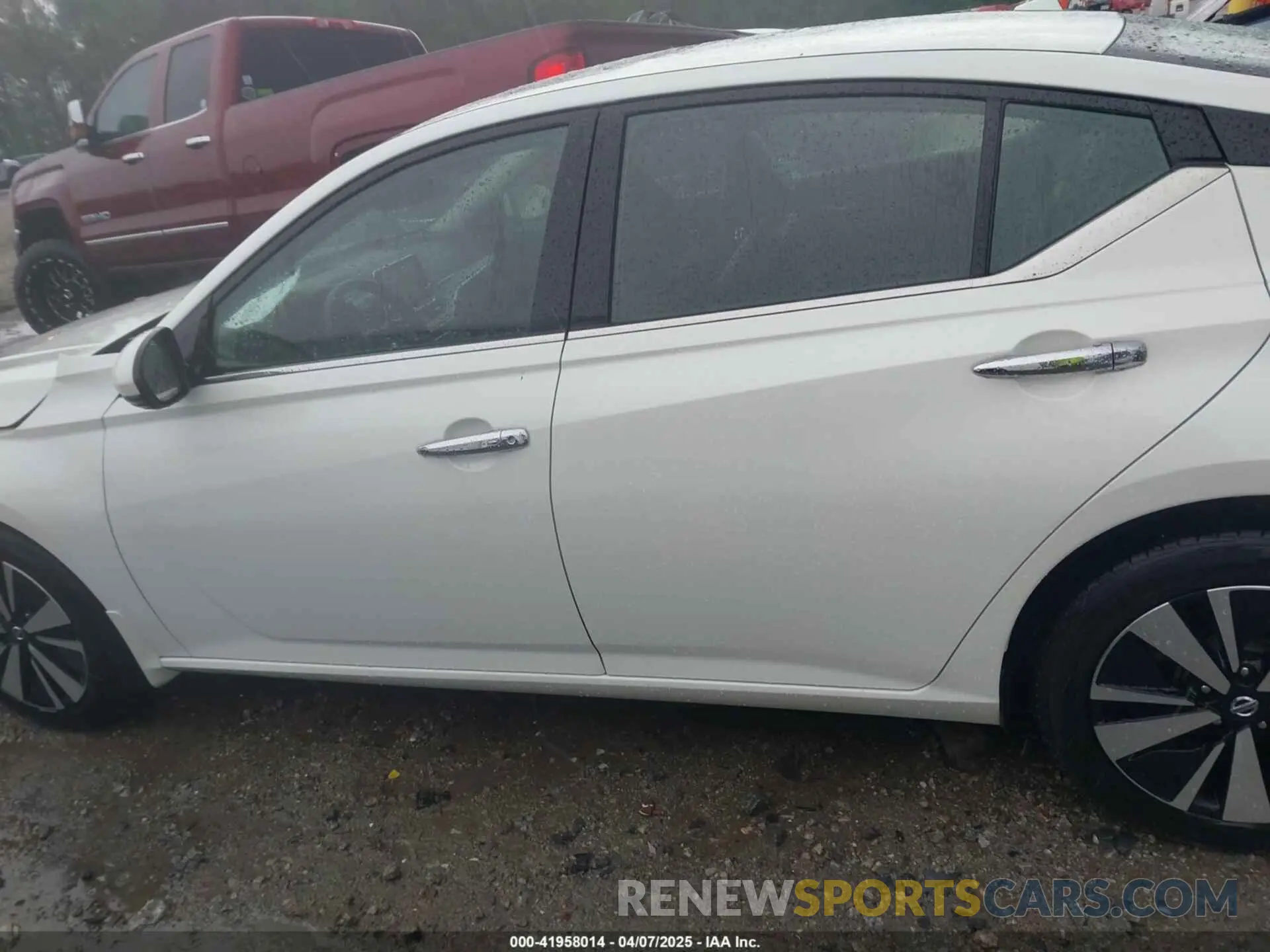 15 Photograph of a damaged car 1N4BL4EW3KN312958 NISSAN ALTIMA 2019