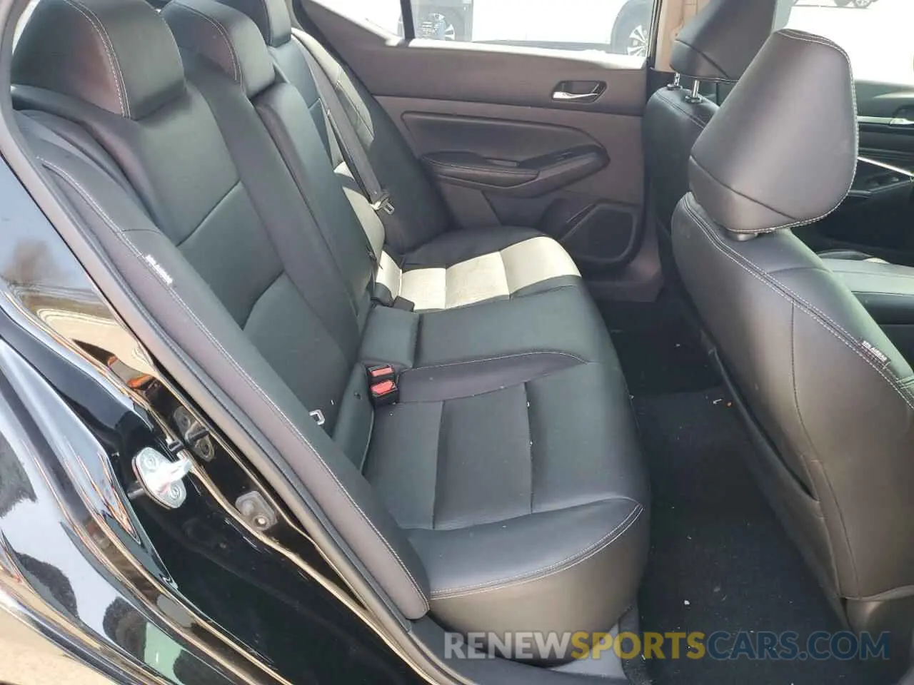 10 Photograph of a damaged car 1N4BL4EW3KN314256 NISSAN ALTIMA 2019