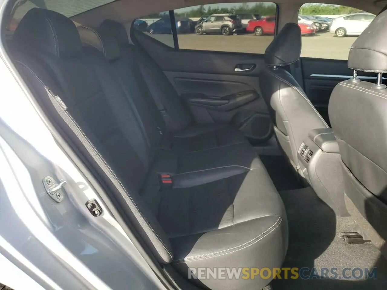 10 Photograph of a damaged car 1N4BL4EW5KN309026 NISSAN ALTIMA 2019