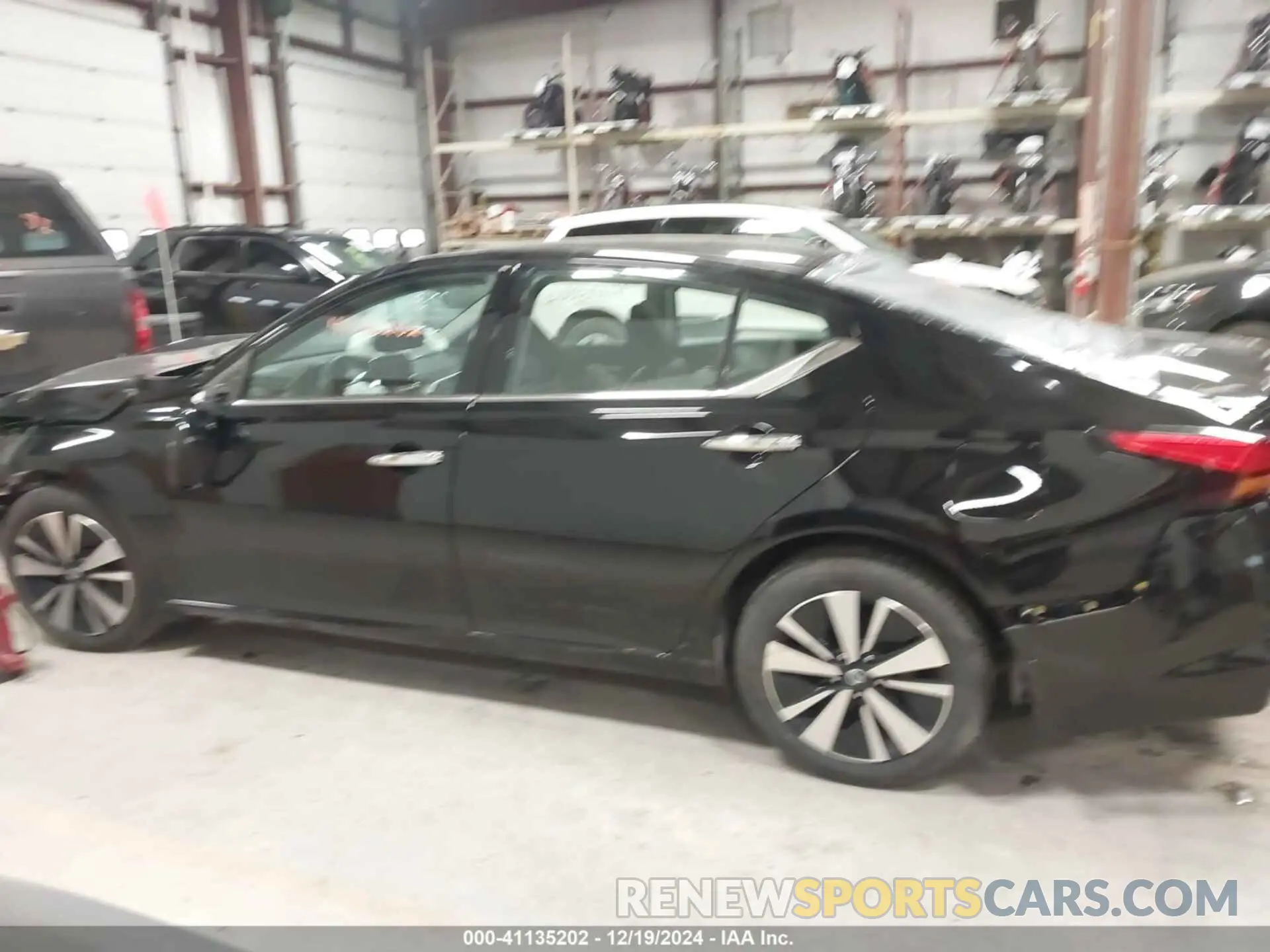 14 Photograph of a damaged car 1N4BL4EW6KC185215 NISSAN ALTIMA 2019