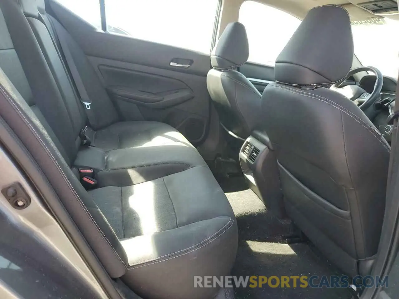 10 Photograph of a damaged car 1N4BL4EW7KC184302 NISSAN ALTIMA 2019