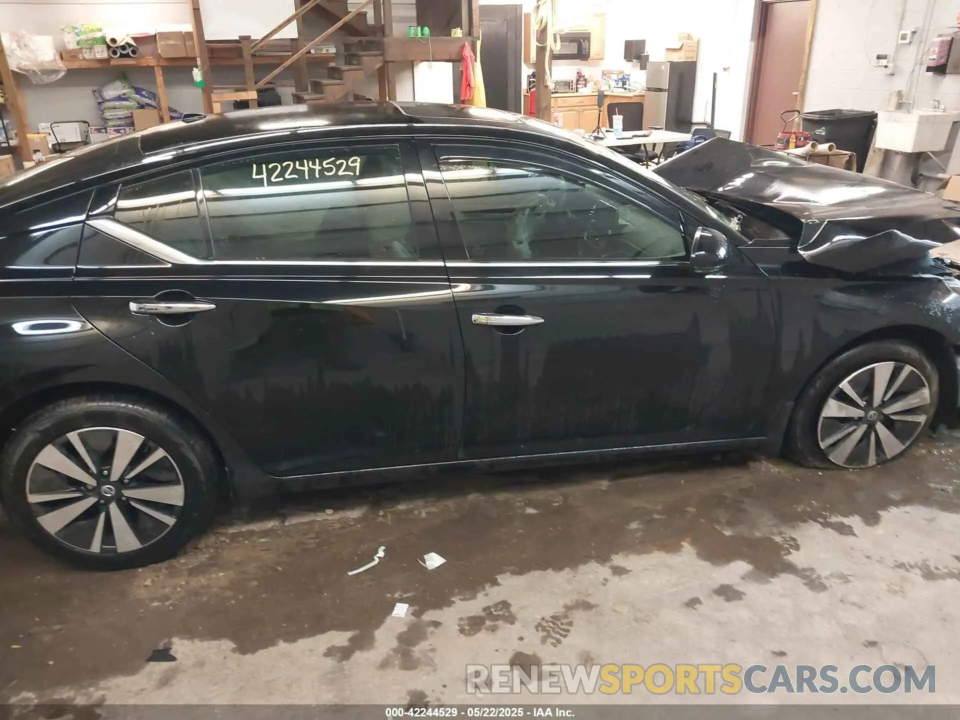 13 Photograph of a damaged car 1N4BL4EW8KC134590 NISSAN ALTIMA 2019