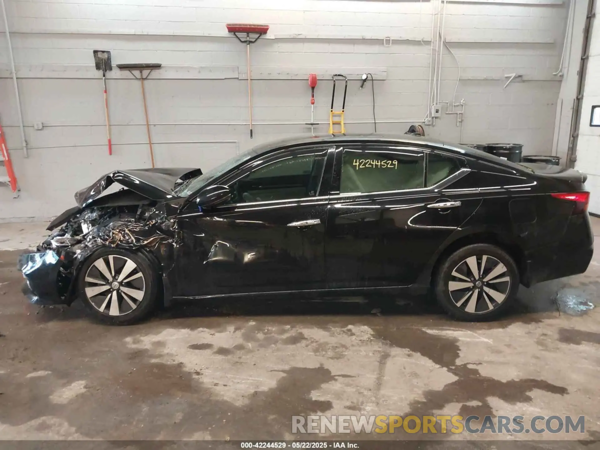 14 Photograph of a damaged car 1N4BL4EW8KC134590 NISSAN ALTIMA 2019