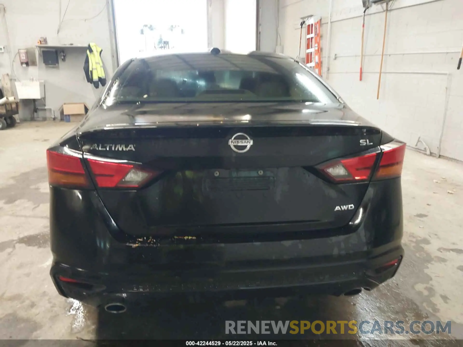 16 Photograph of a damaged car 1N4BL4EW8KC134590 NISSAN ALTIMA 2019