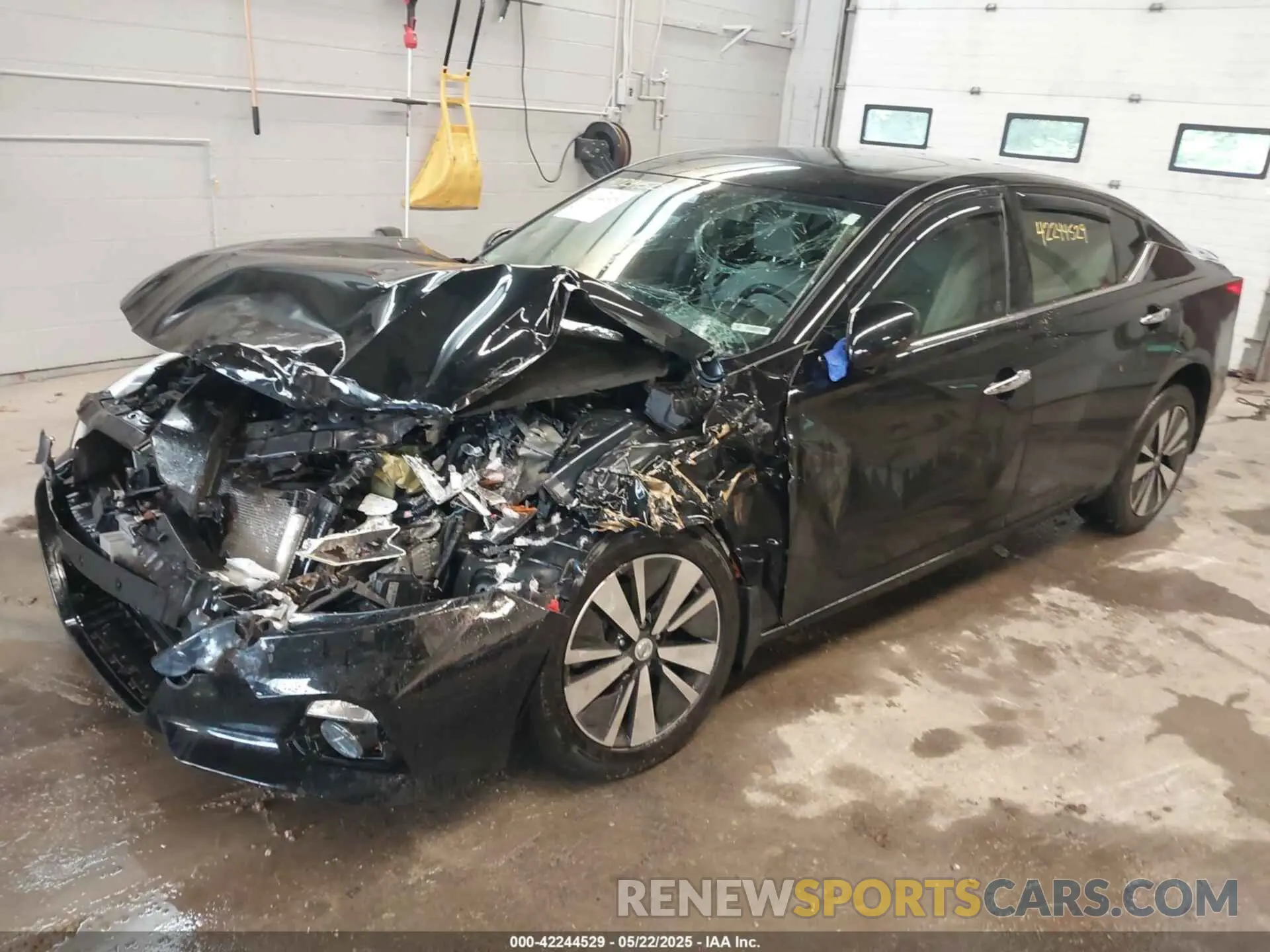 2 Photograph of a damaged car 1N4BL4EW8KC134590 NISSAN ALTIMA 2019