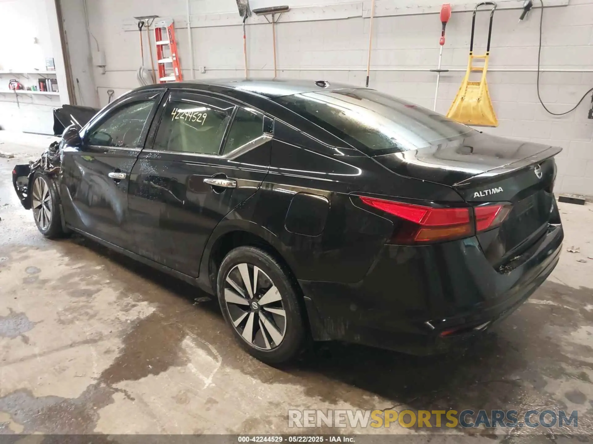 3 Photograph of a damaged car 1N4BL4EW8KC134590 NISSAN ALTIMA 2019
