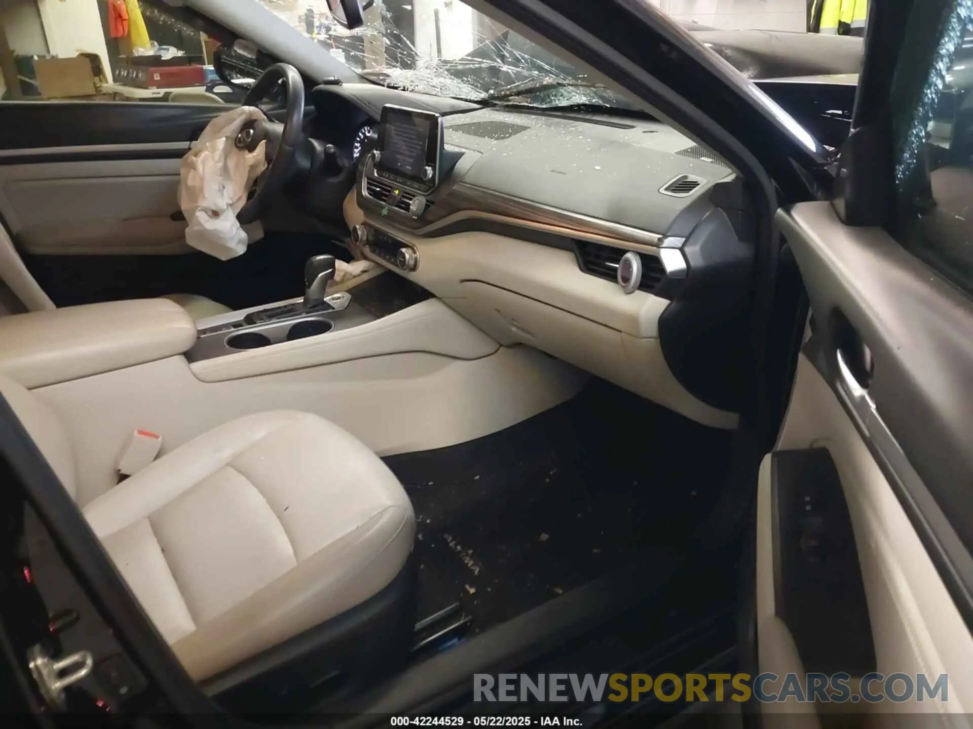 5 Photograph of a damaged car 1N4BL4EW8KC134590 NISSAN ALTIMA 2019