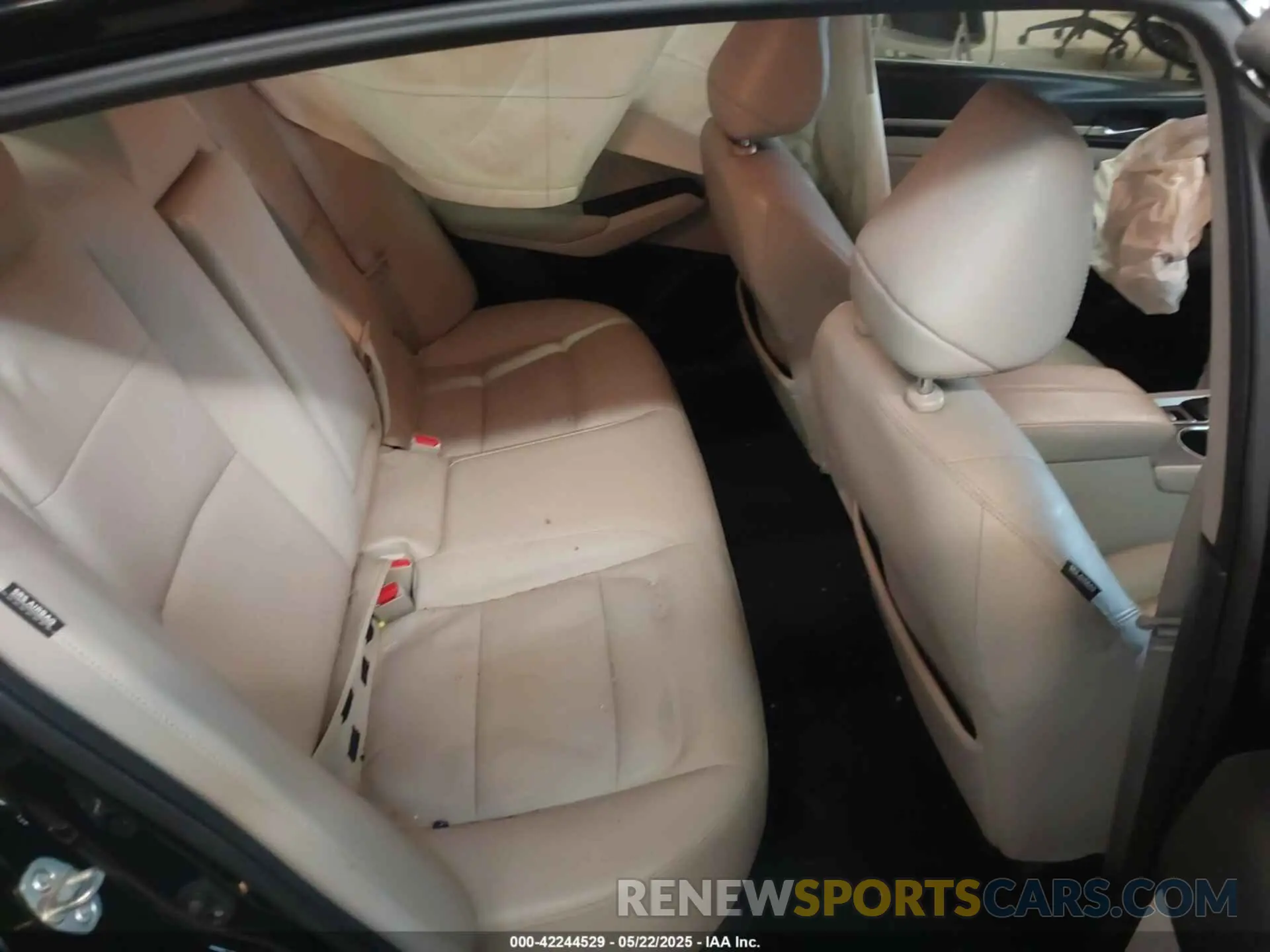8 Photograph of a damaged car 1N4BL4EW8KC134590 NISSAN ALTIMA 2019