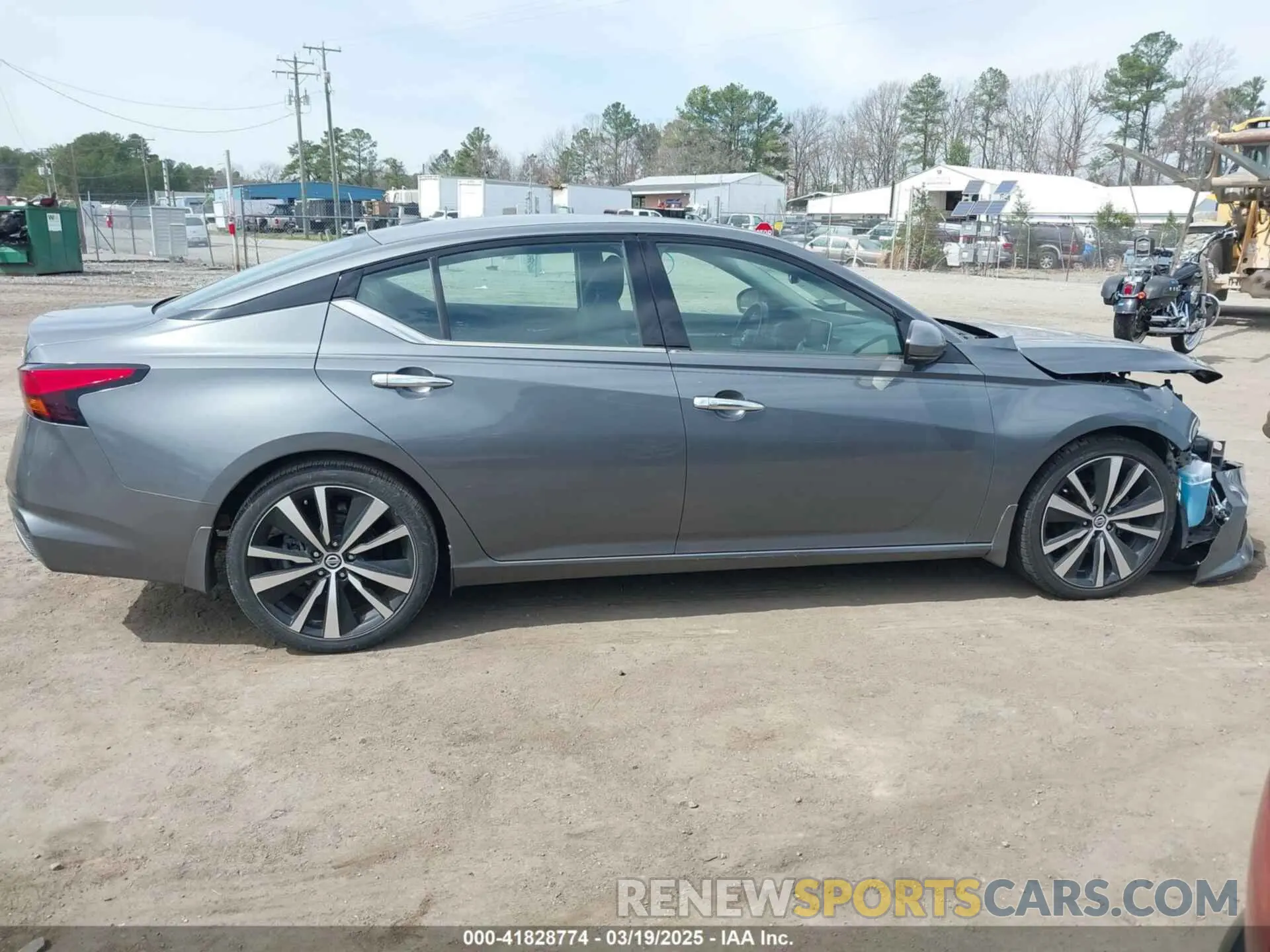 13 Photograph of a damaged car 1N4BL4FV1KC104563 NISSAN ALTIMA 2019