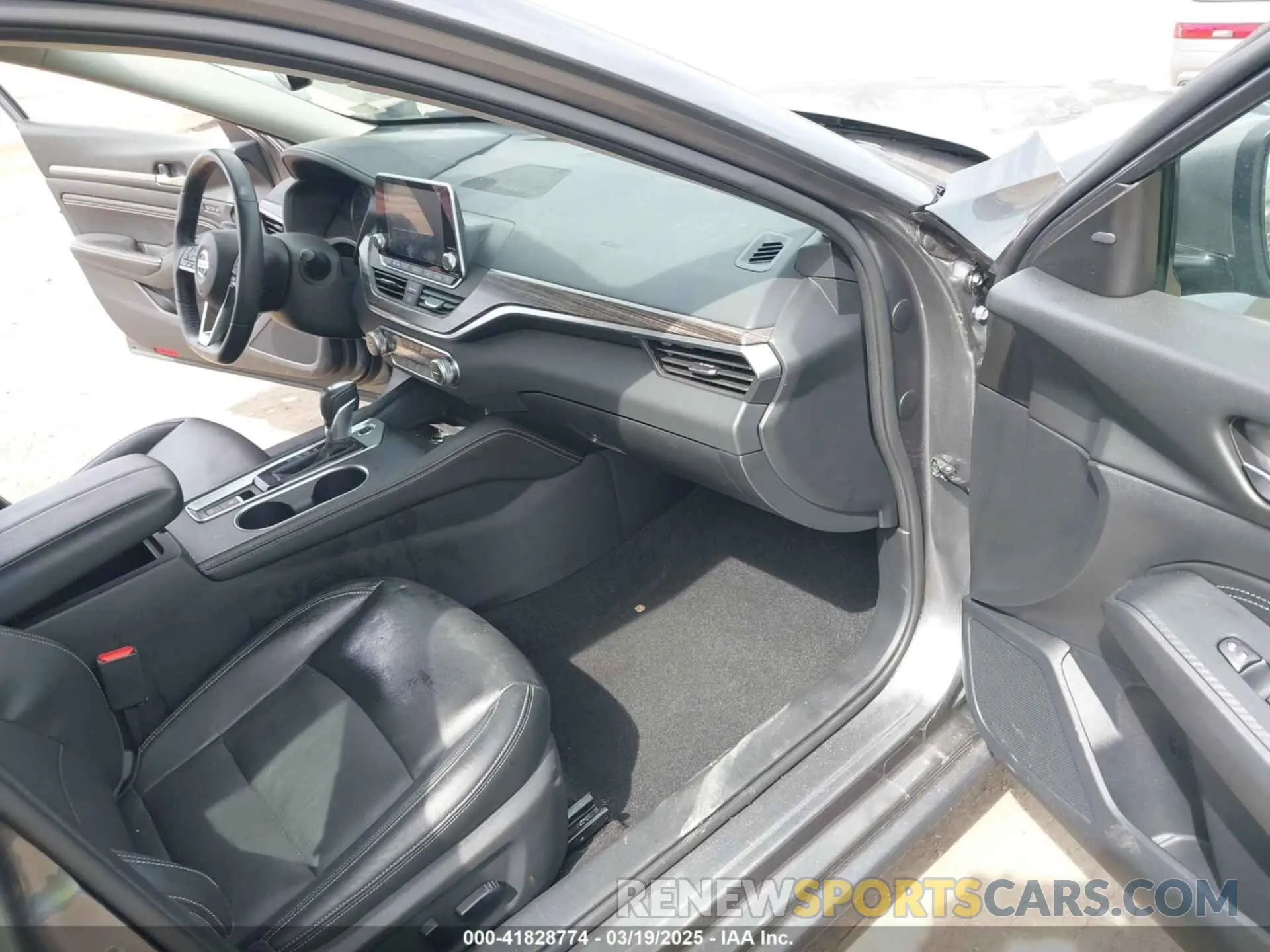 5 Photograph of a damaged car 1N4BL4FV1KC104563 NISSAN ALTIMA 2019