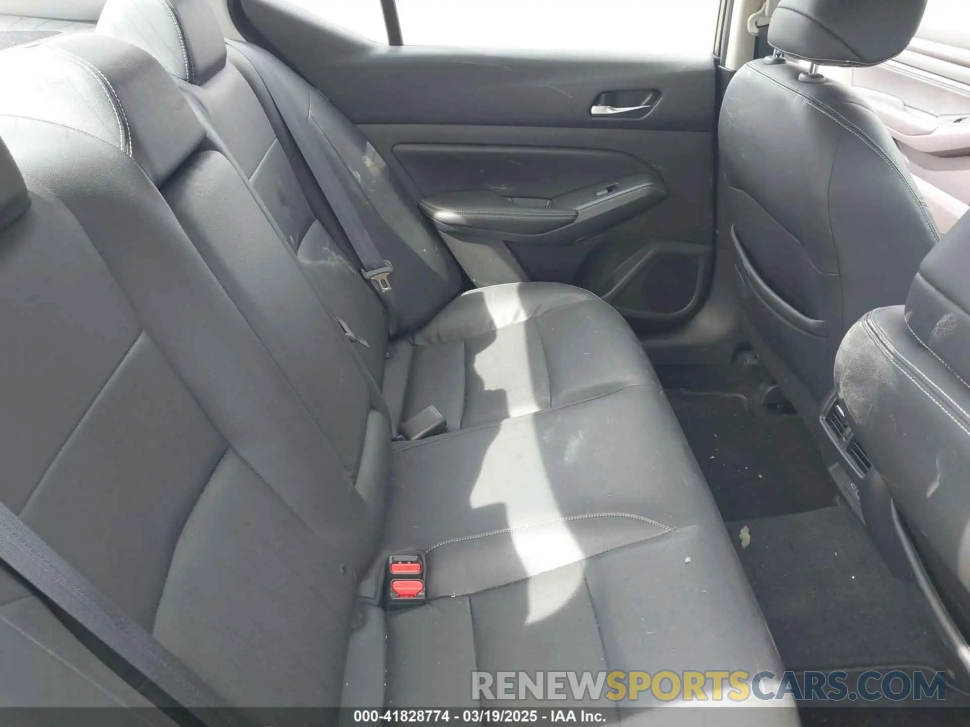 8 Photograph of a damaged car 1N4BL4FV1KC104563 NISSAN ALTIMA 2019