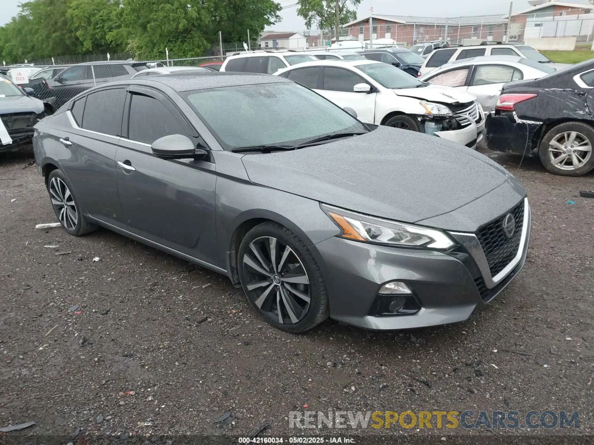 1 Photograph of a damaged car 1N4BL4FV2KC102742 NISSAN ALTIMA 2019