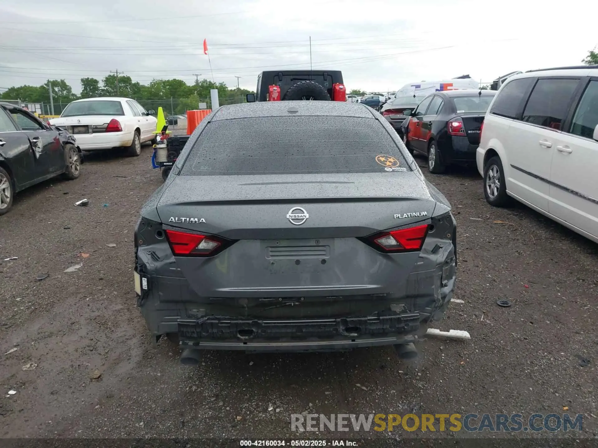 17 Photograph of a damaged car 1N4BL4FV2KC102742 NISSAN ALTIMA 2019