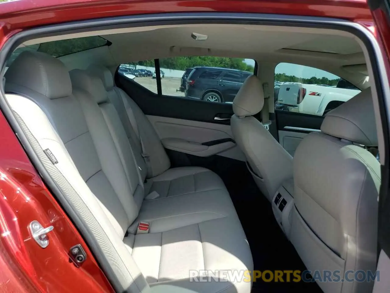 10 Photograph of a damaged car 1N4BL4FV4KC107523 NISSAN ALTIMA 2019