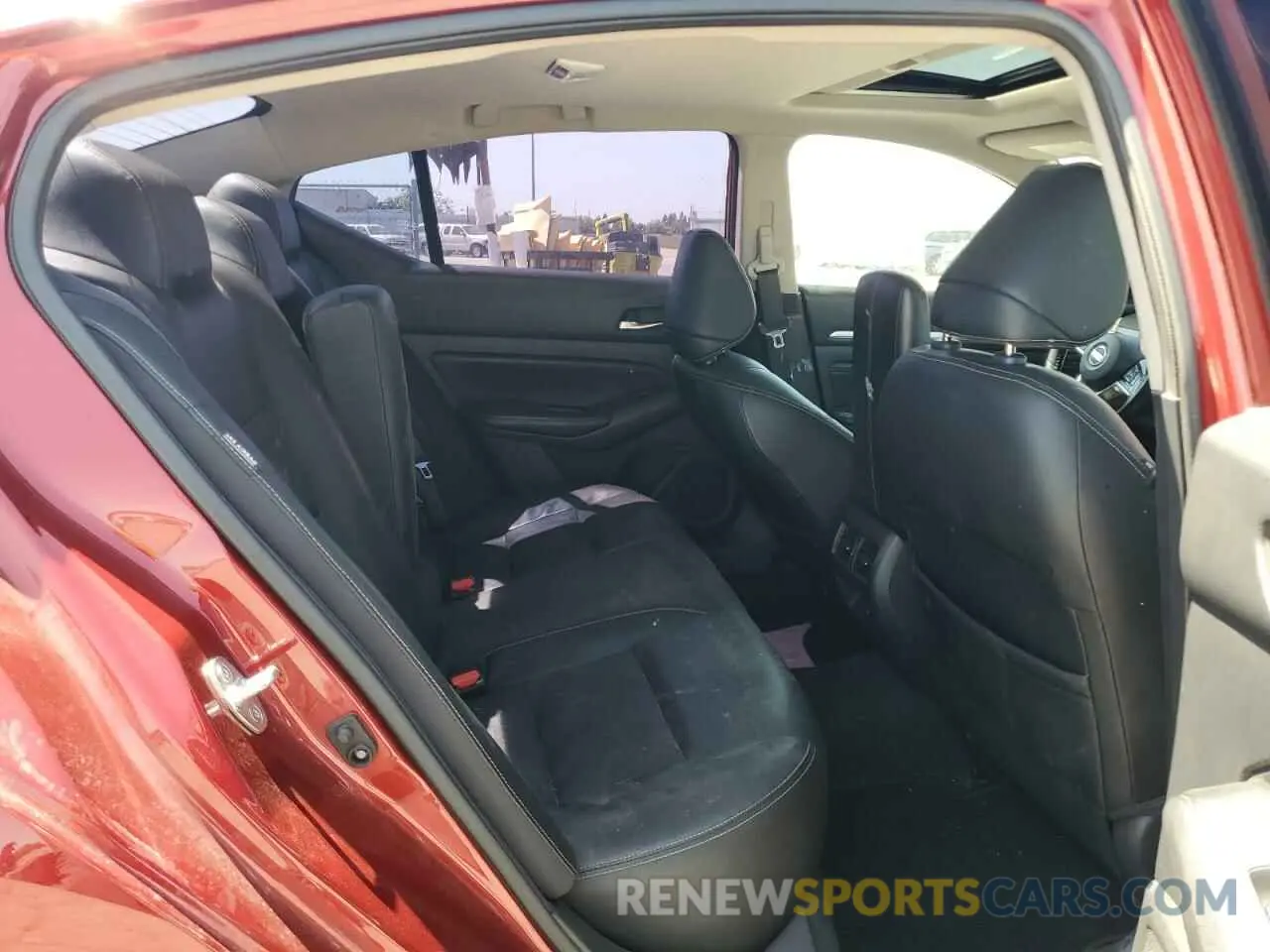 10 Photograph of a damaged car 1N4BL4FV5KC103061 NISSAN ALTIMA 2019