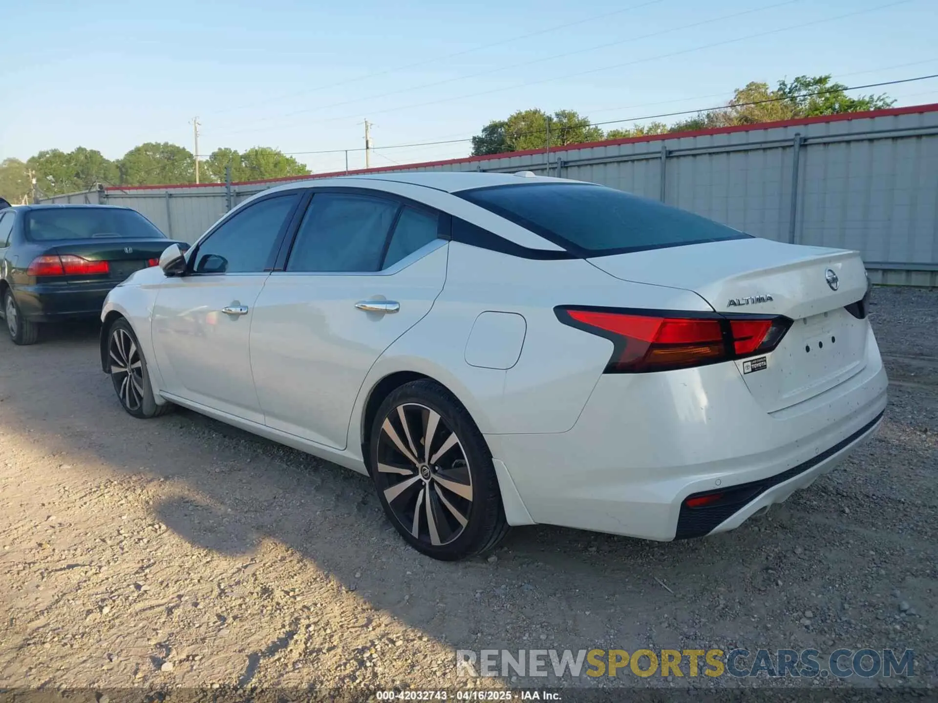 3 Photograph of a damaged car 1N4BL4FV5KC110463 NISSAN ALTIMA 2019
