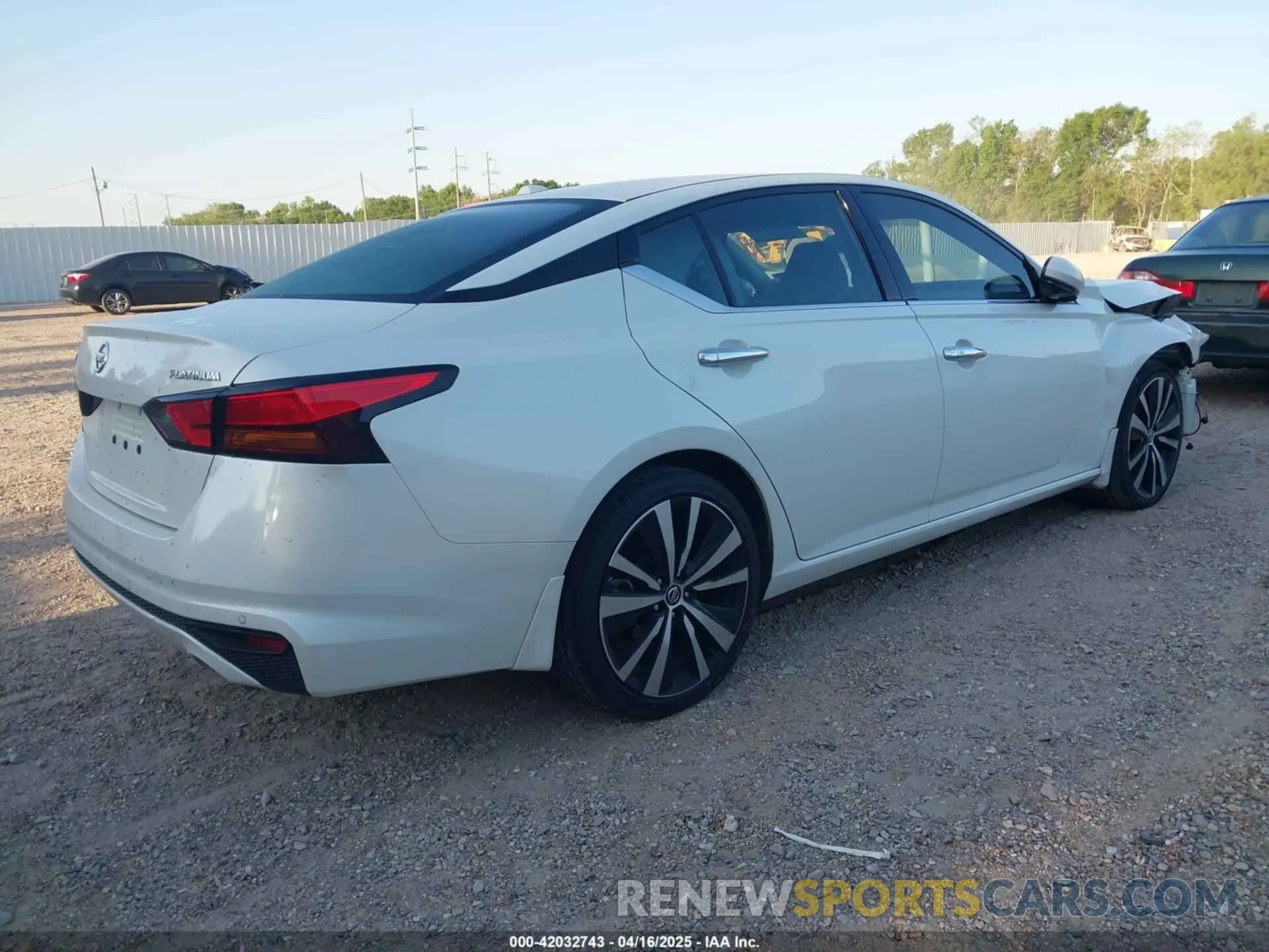 4 Photograph of a damaged car 1N4BL4FV5KC110463 NISSAN ALTIMA 2019