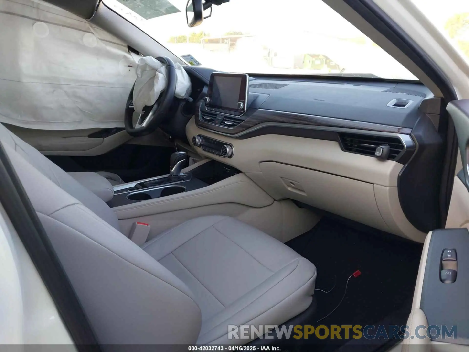 5 Photograph of a damaged car 1N4BL4FV5KC110463 NISSAN ALTIMA 2019