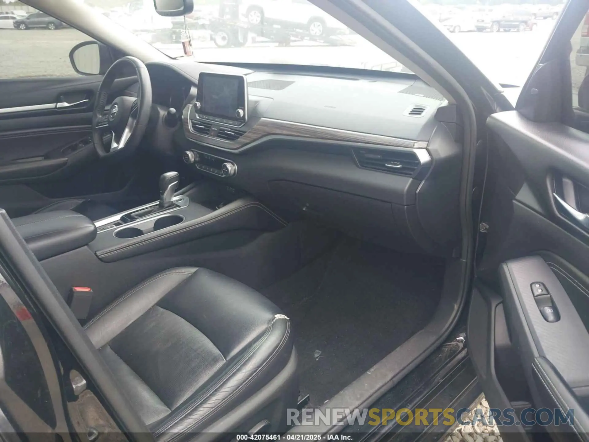 5 Photograph of a damaged car 1N4BL4FV6KC105773 NISSAN ALTIMA 2019