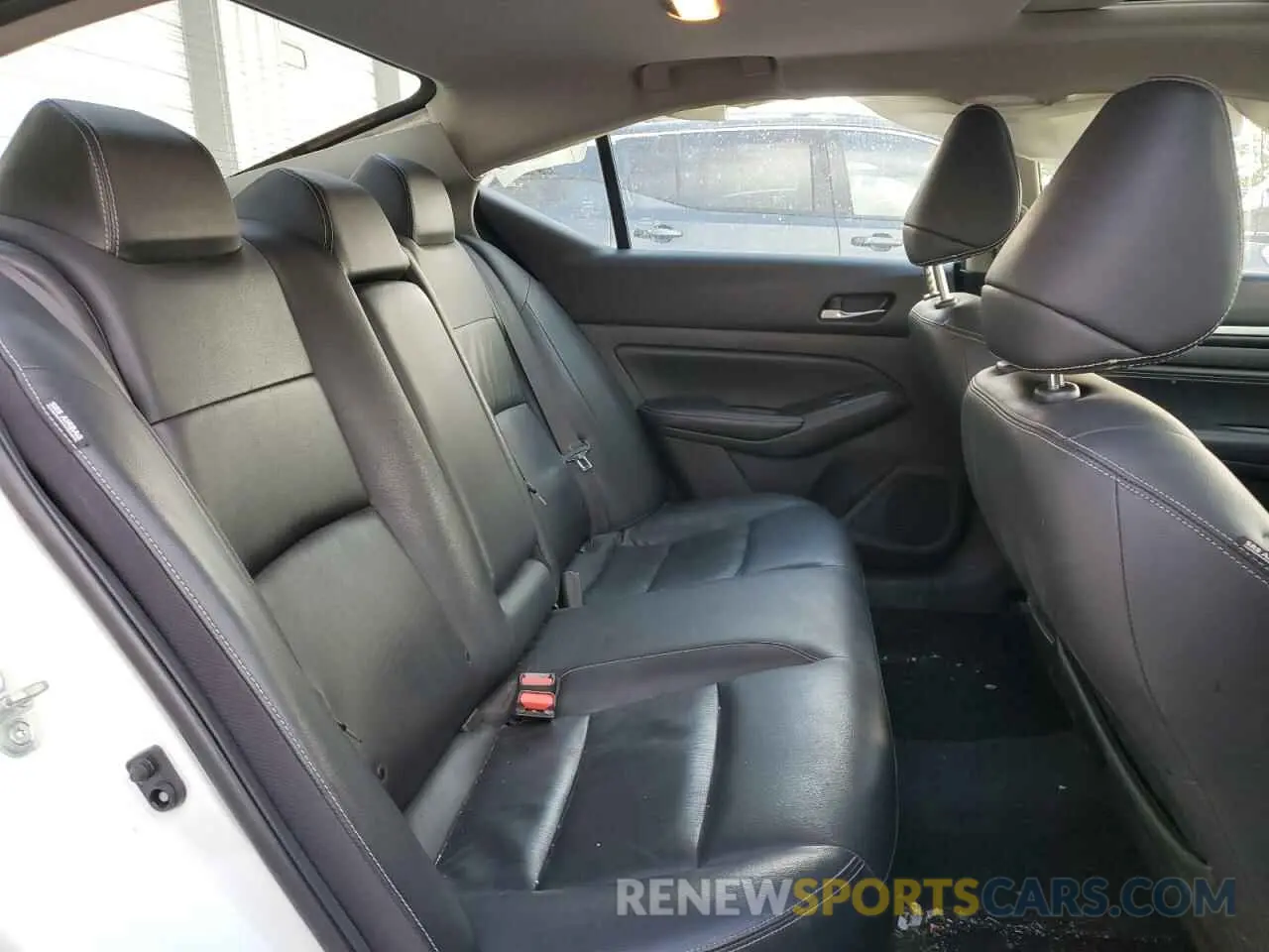 10 Photograph of a damaged car 1N4BL4FV9KC114516 NISSAN ALTIMA 2019