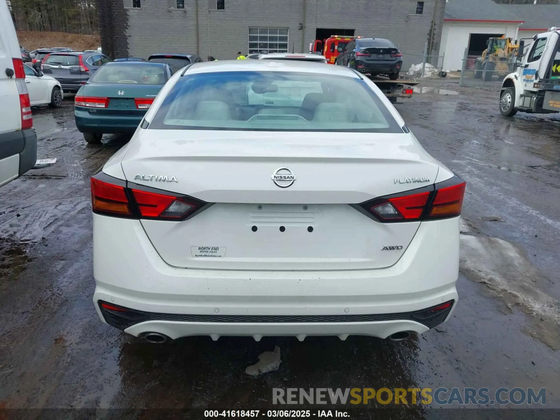 17 Photograph of a damaged car 1N4BL4FW4KN315981 NISSAN ALTIMA 2019