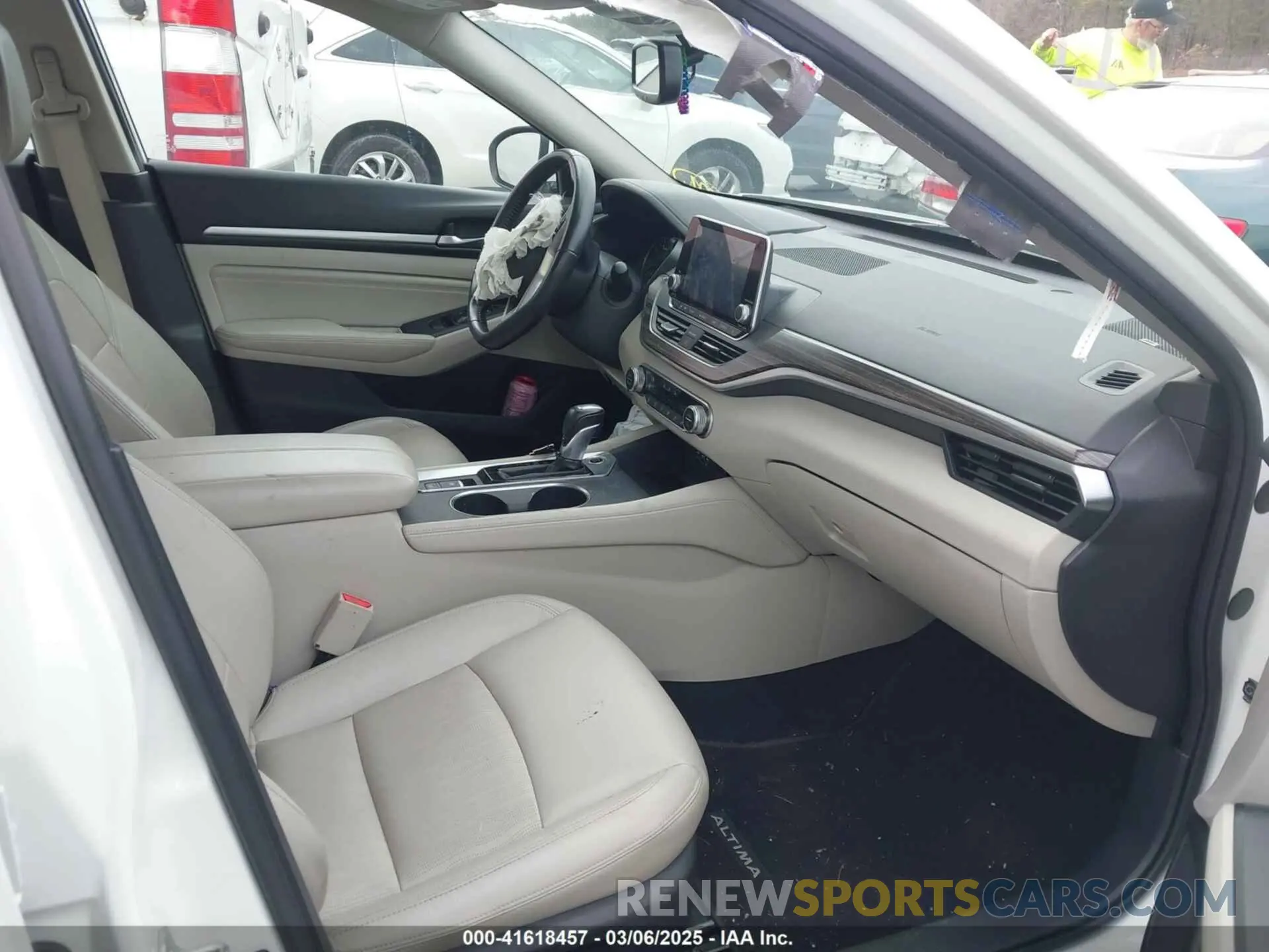 5 Photograph of a damaged car 1N4BL4FW4KN315981 NISSAN ALTIMA 2019